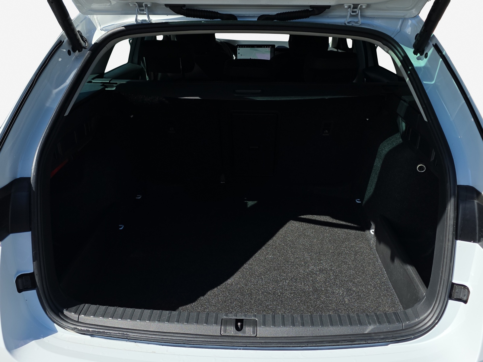 SKODA Octavia Combi 2.0 TDI DSG Selection-image-12