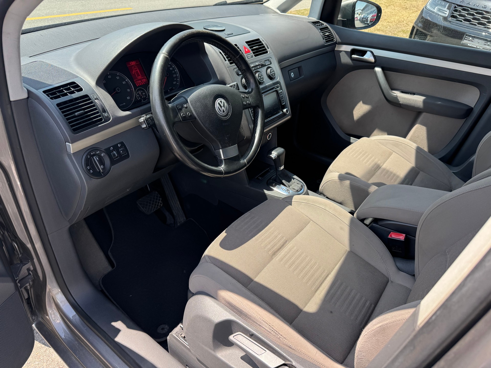 VW Touran 1.4 TSI Trendline DSG-image-16