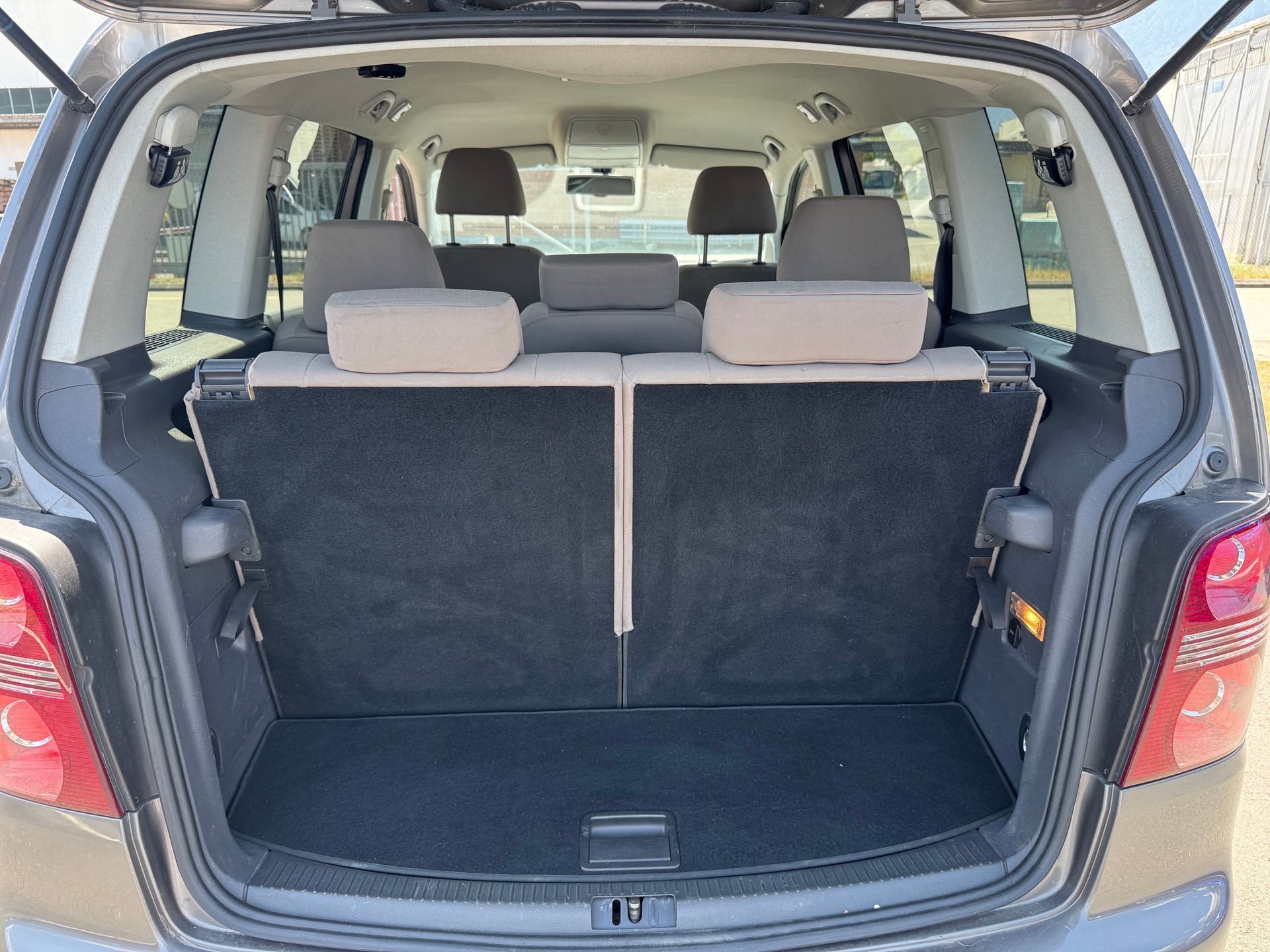 VW Touran 1.4 TSI Trendline DSG-image-10