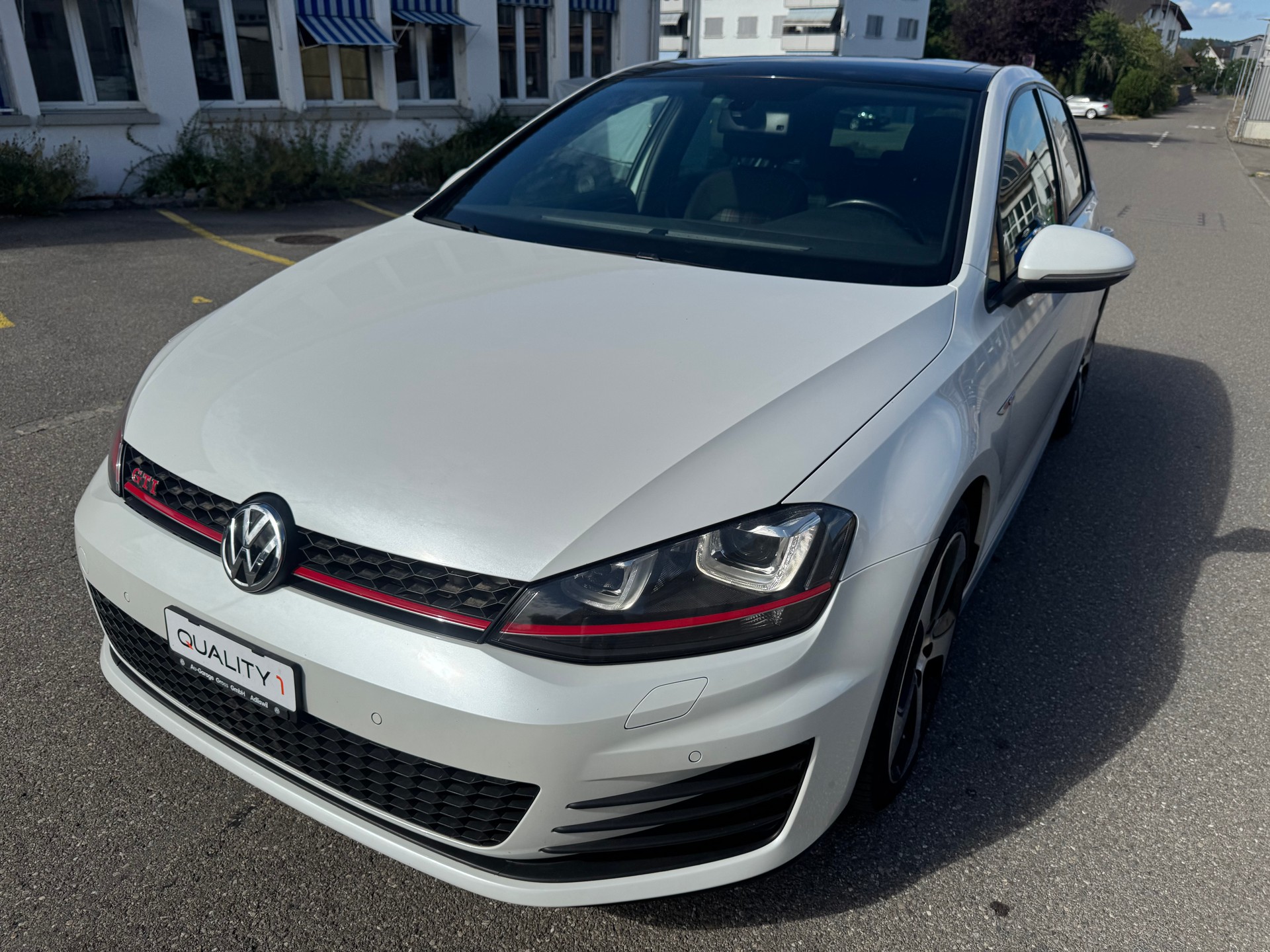 VW Golf 2.0 TSI GTI Performance-image-8