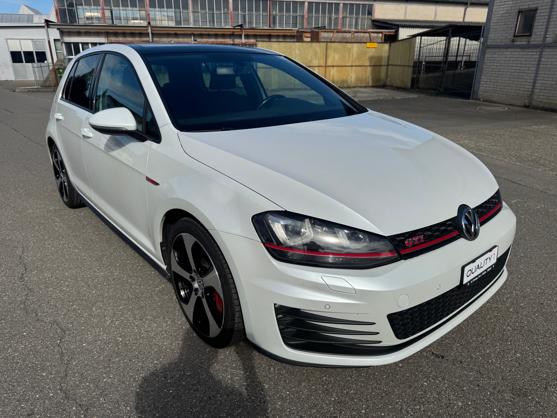 VW Golf 2.0 TSI GTI Performance-image-2
