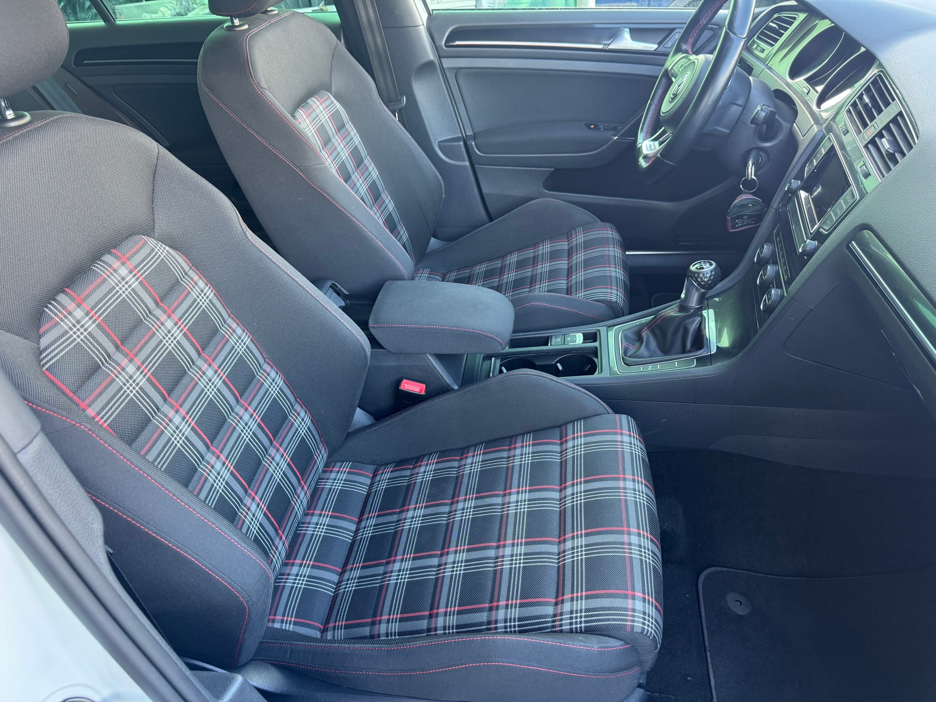 VW Golf 2.0 TSI GTI Performance-image-10