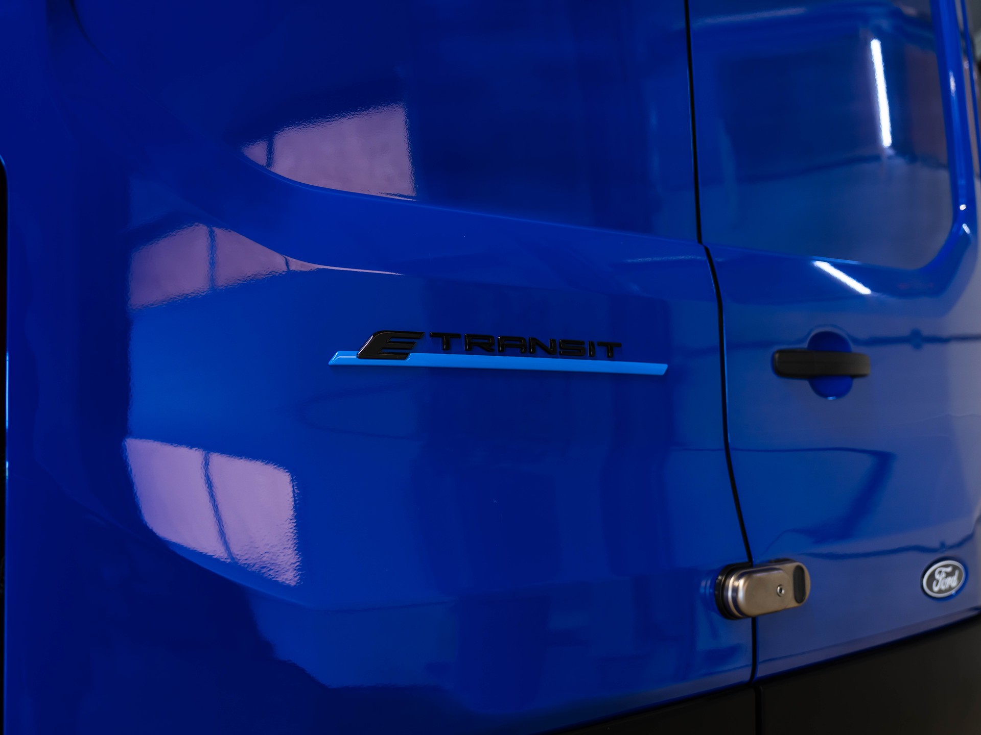 FORD E-Transit Van 350 L2 Basis RWD 68kWh-image-26