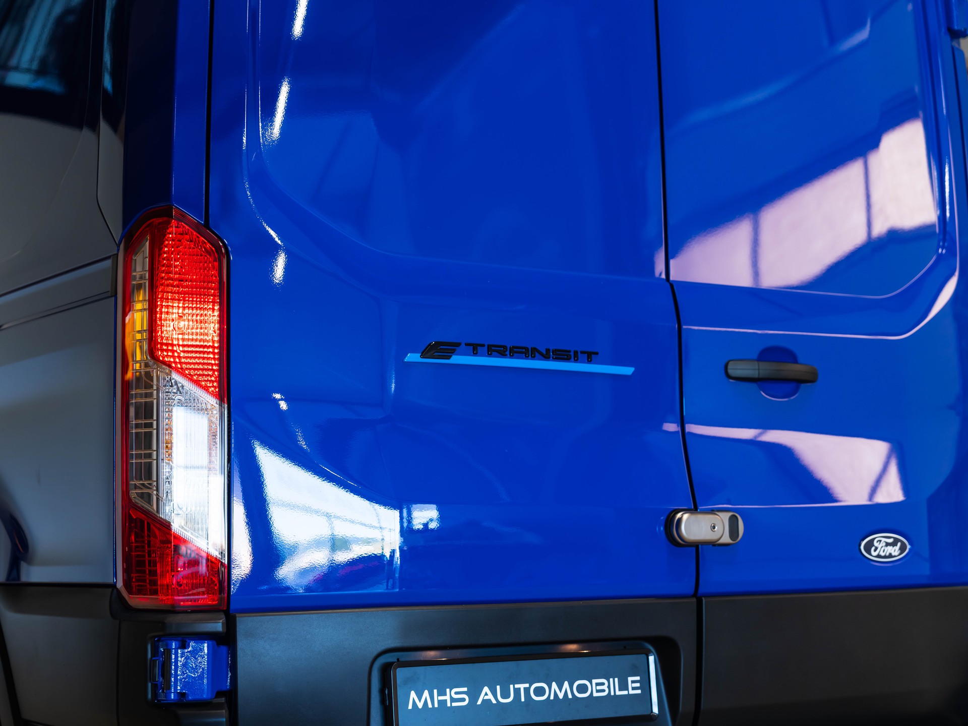 FORD E-Transit Van 350 L2 Basis RWD 68kWh-image-28