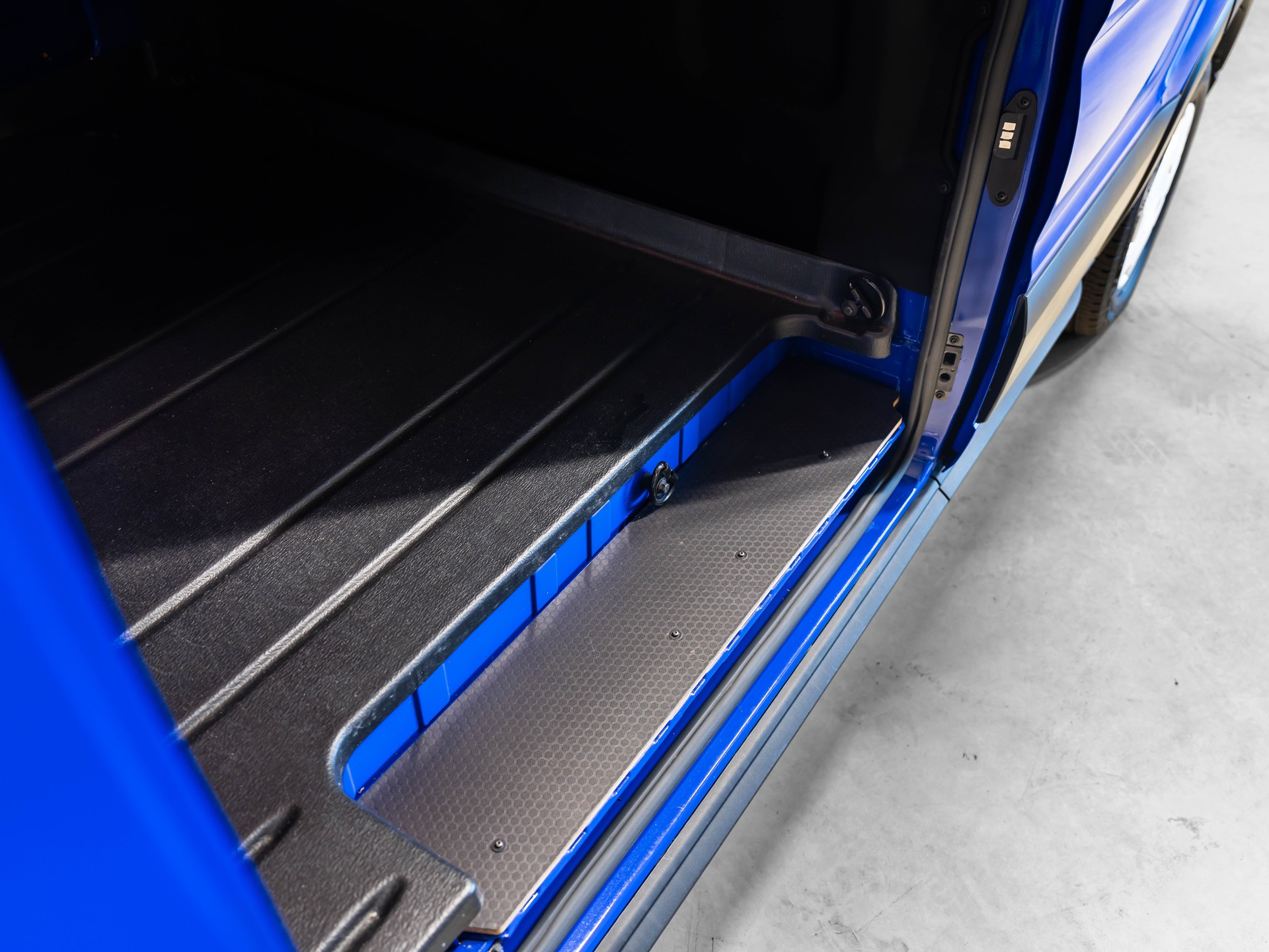 FORD E-Transit Van 350 L2 Basis RWD 68kWh-image-15