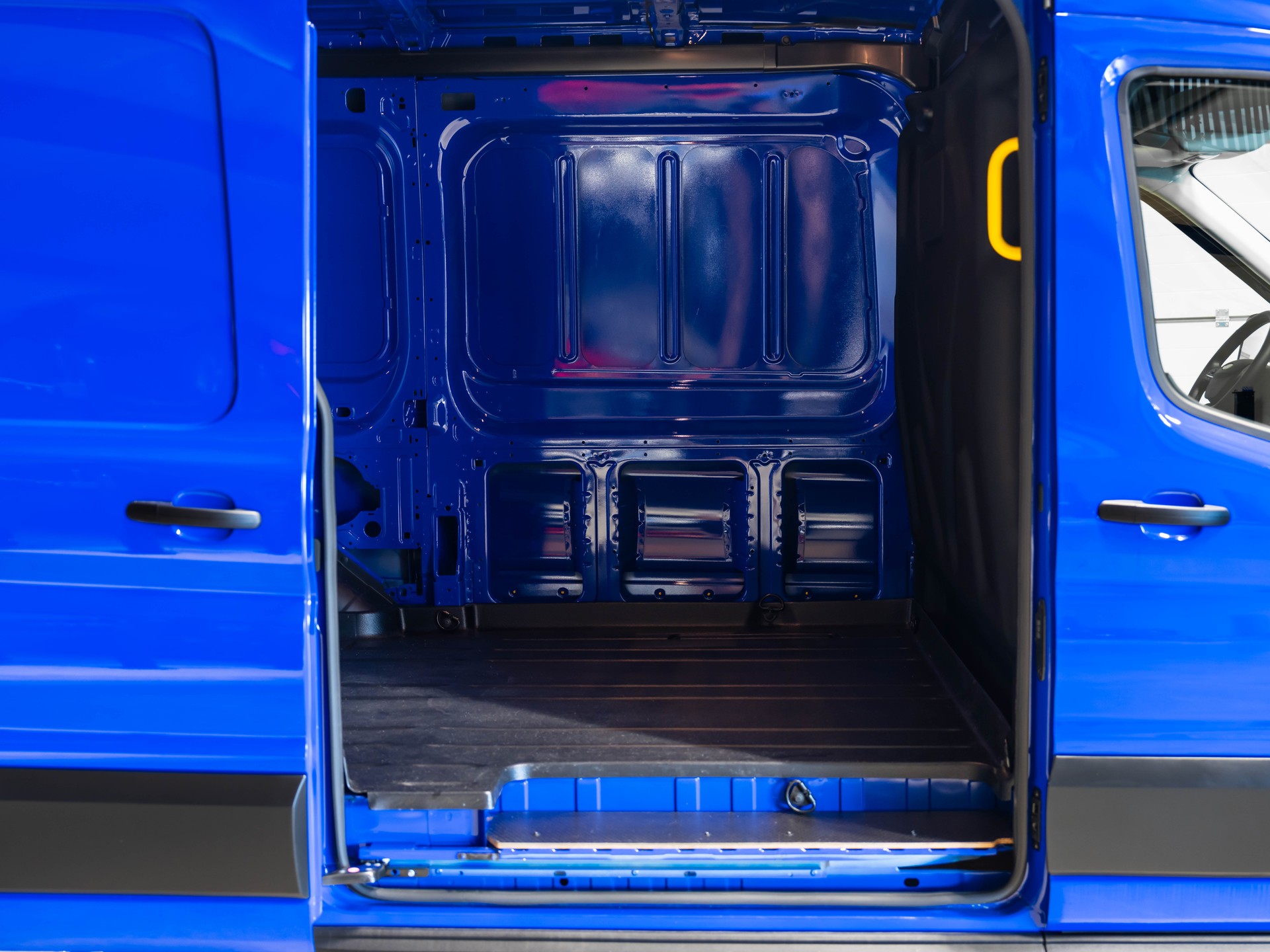 FORD E-Transit Van 350 L2 Basis RWD 68kWh-image-13