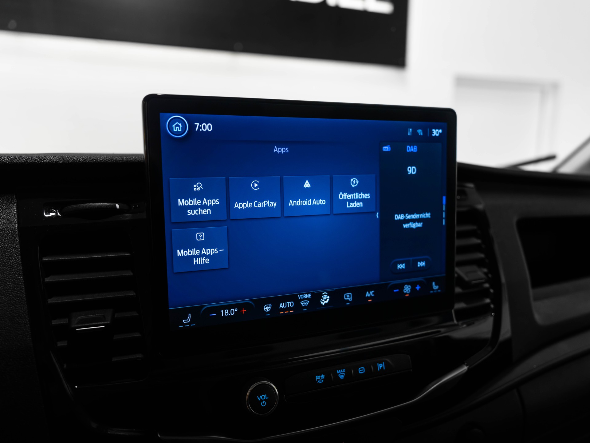 FORD E-Transit Van 350 L2 Basis RWD 68kWh-image-40