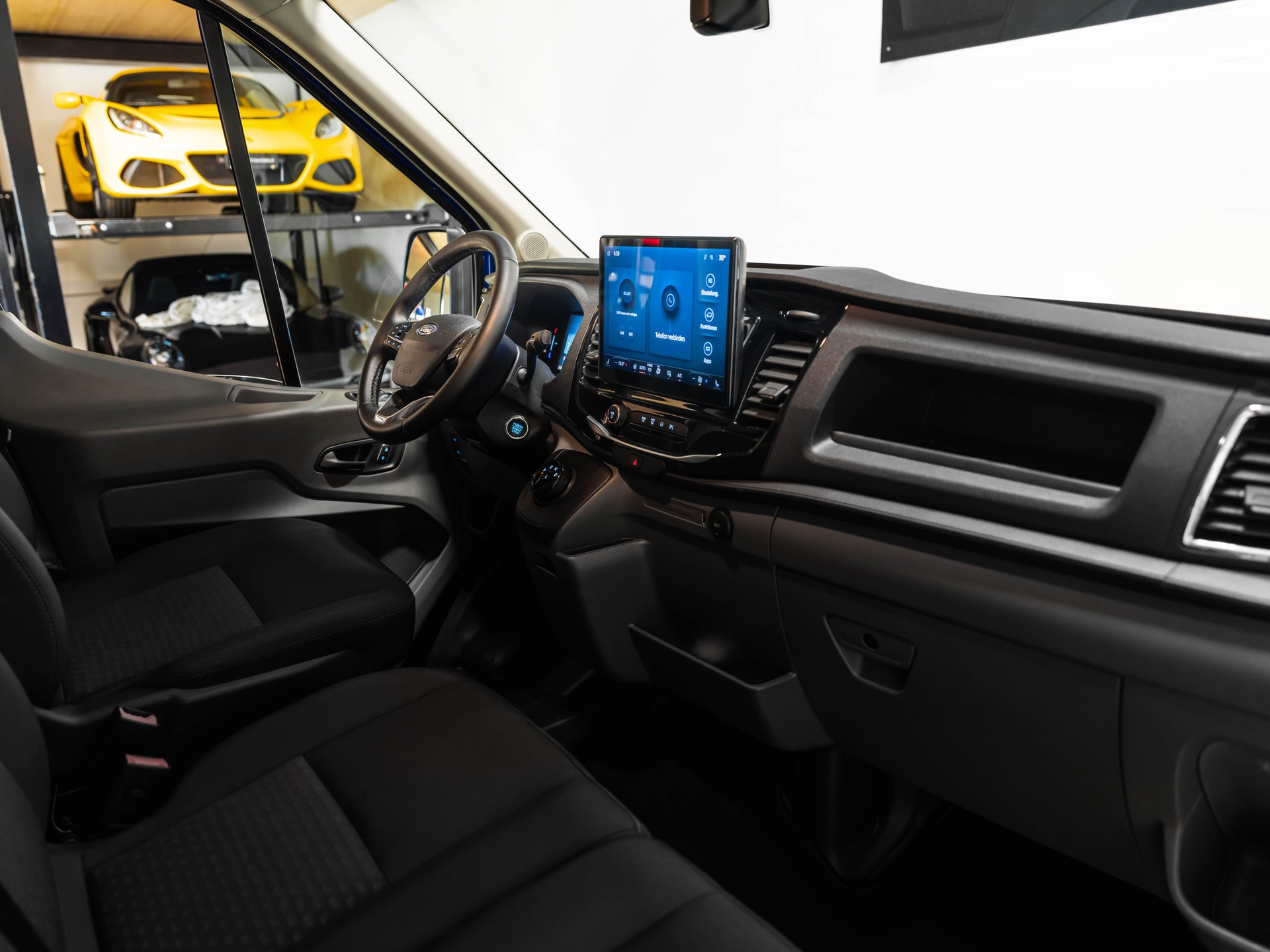FORD E-Transit Van 350 L2 Basis RWD 68kWh-image-31