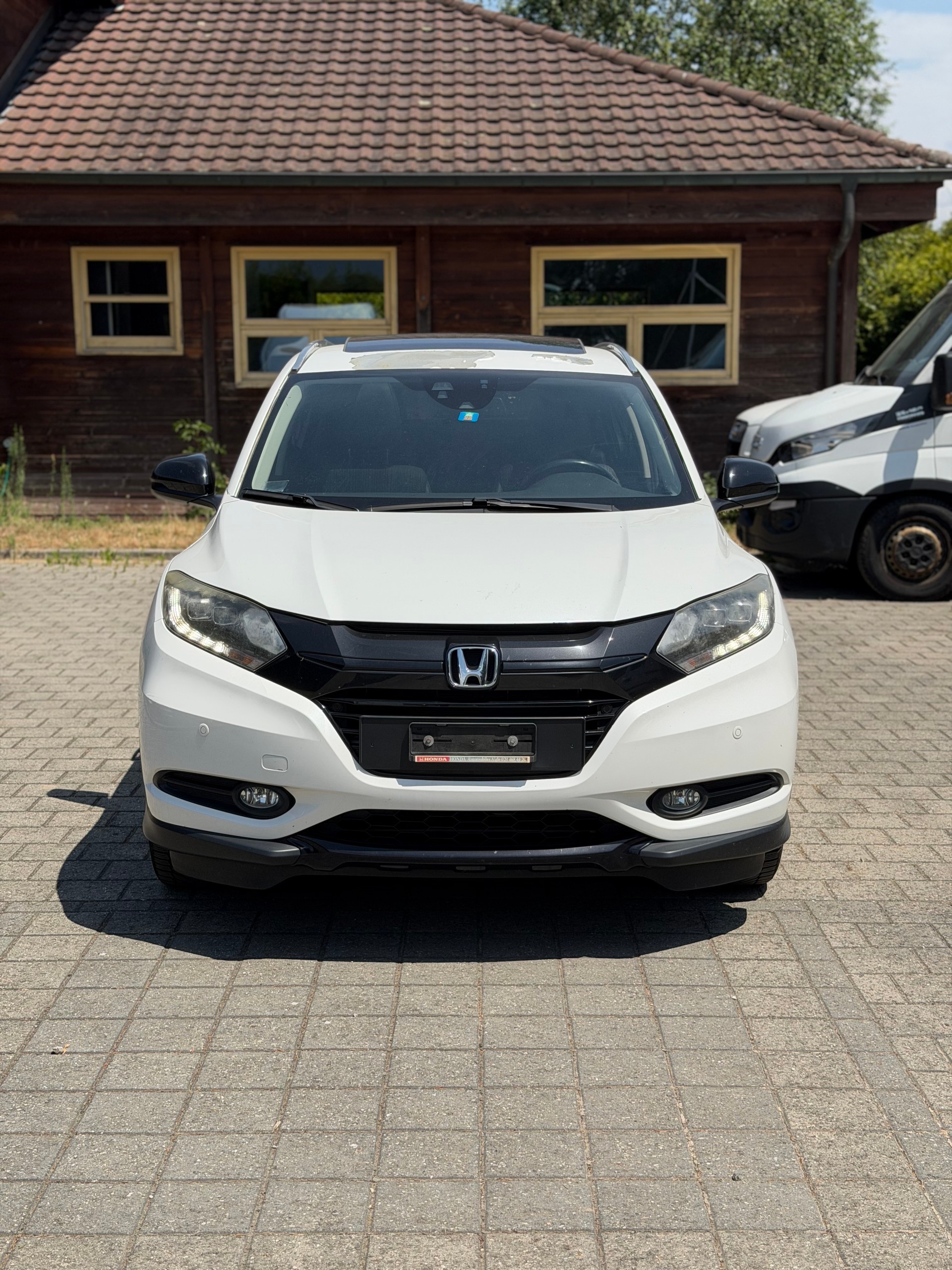 HONDA HR-V 1.5i-VTEC Executive CVT-image-1