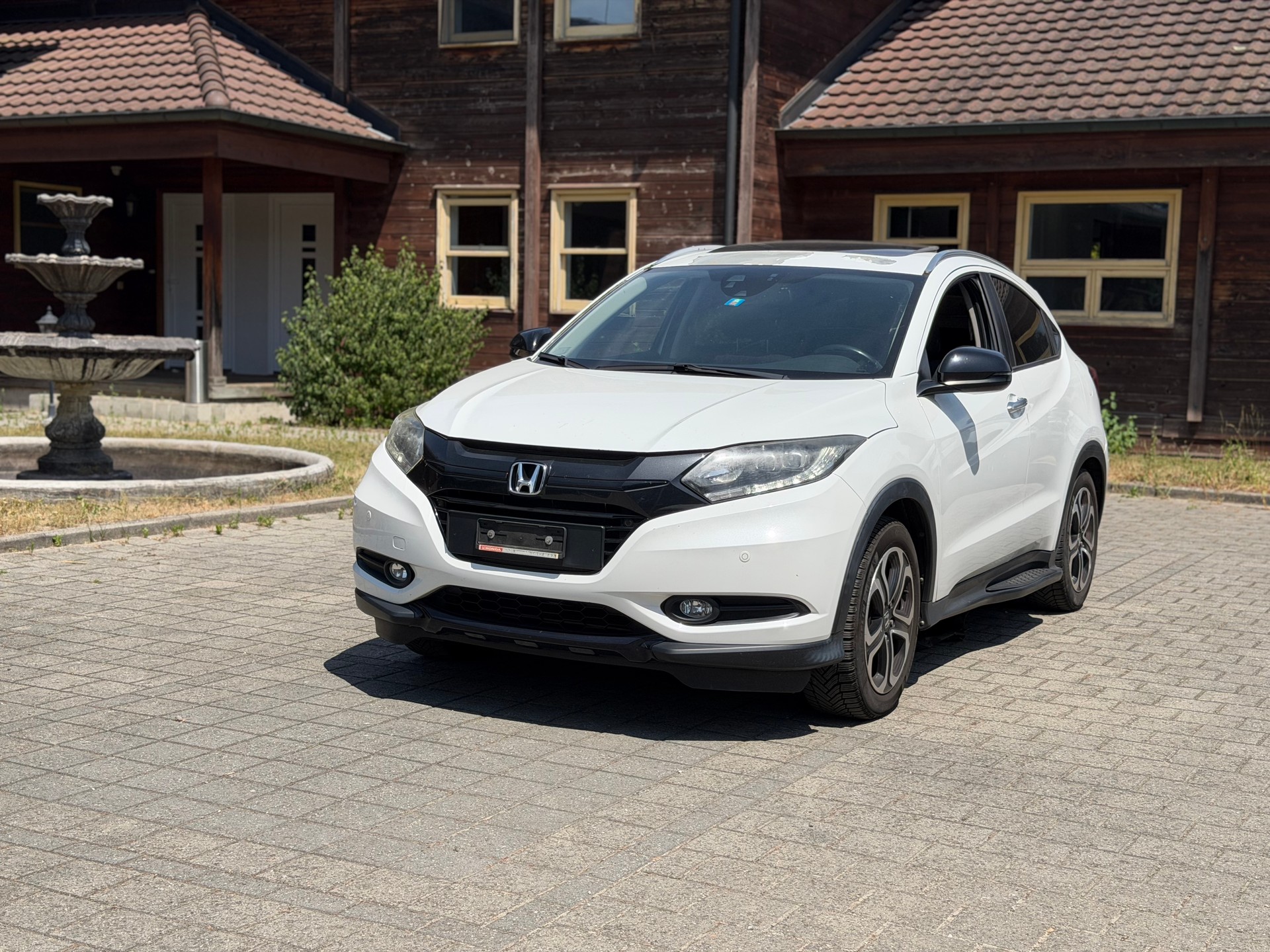 HONDA HR-V 1.5i-VTEC Executive CVT-image-0