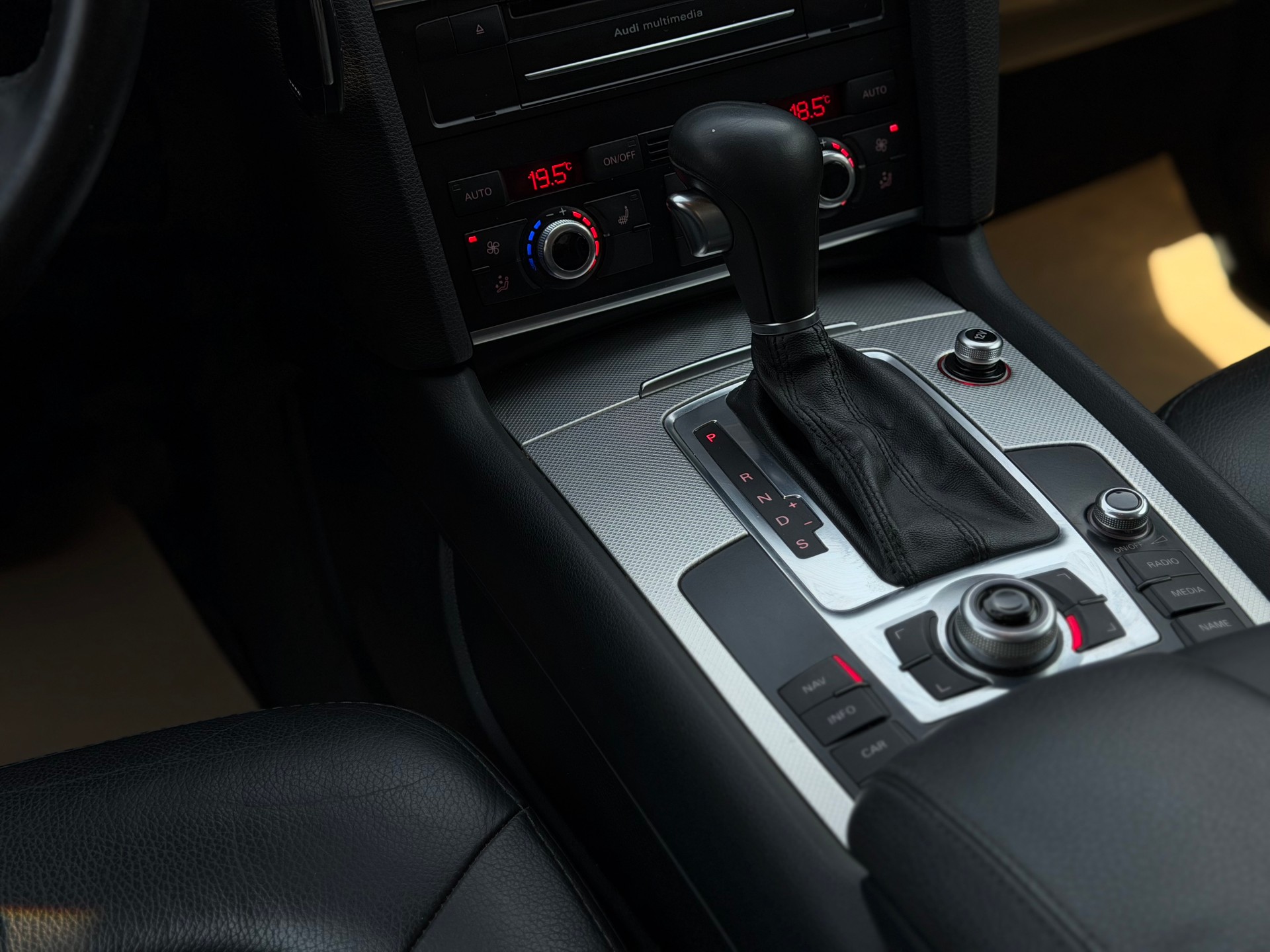 AUDI Q7 3.0 TDI addBlue quattro tiptronic-image-17