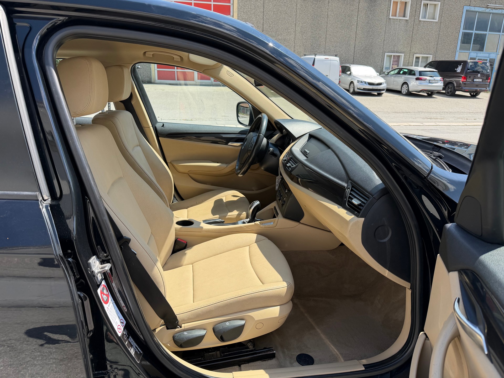 BMW X1 xDrive 20i Steptronic-image-5