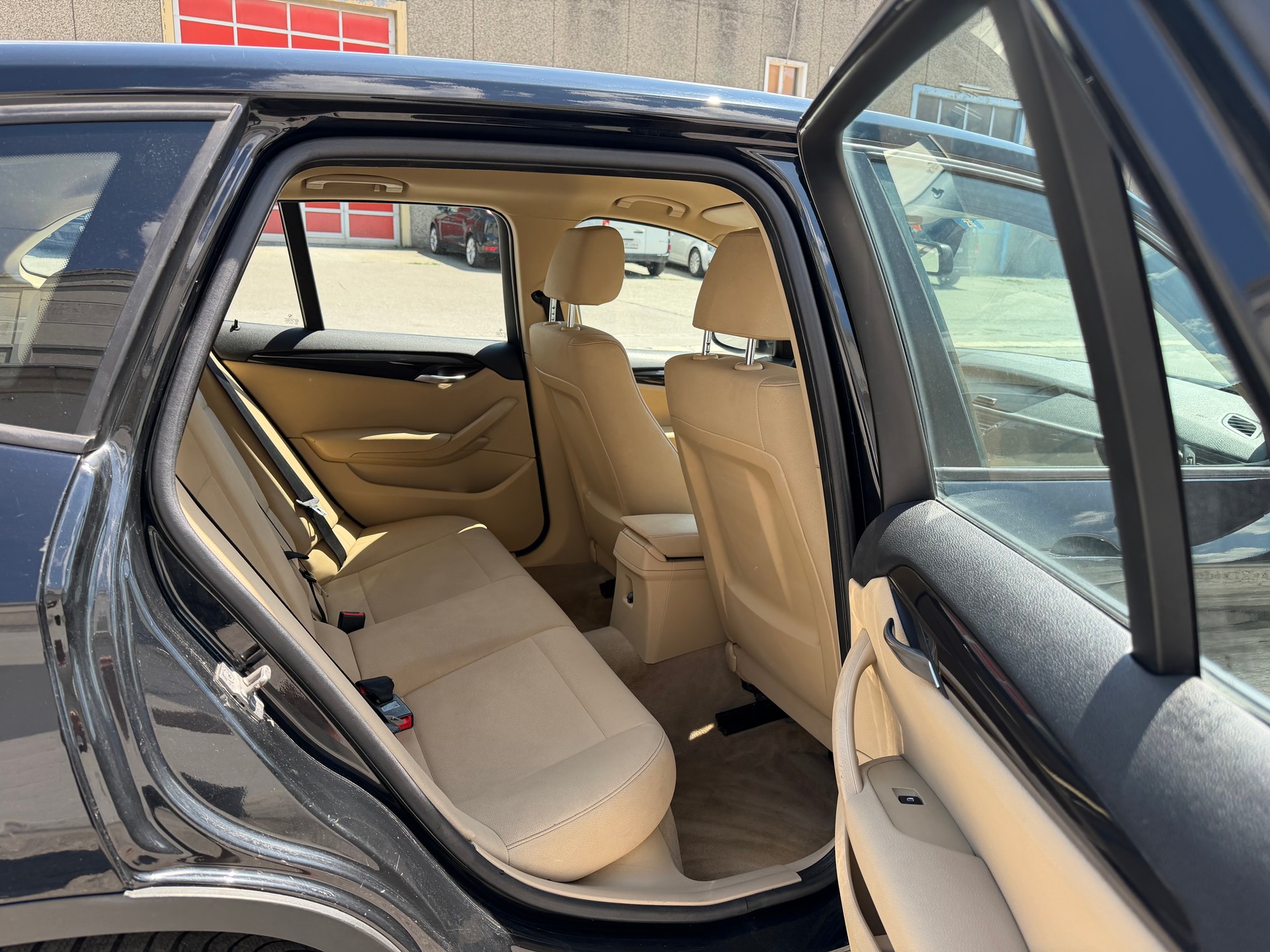 BMW X1 xDrive 20i Steptronic-image-6