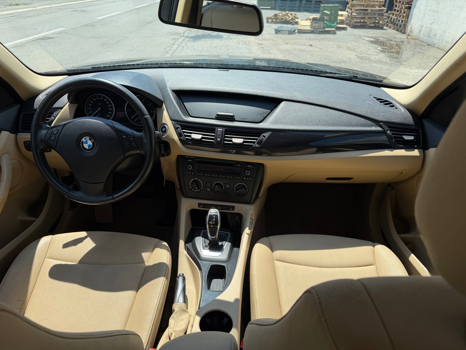 BMW X1 xDrive 20i Steptronic-image-2