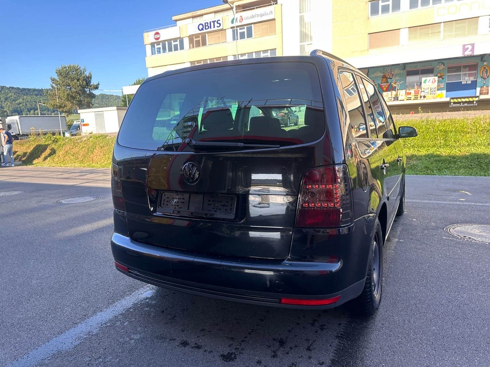 VW Touran 1.6 FSI-image-3