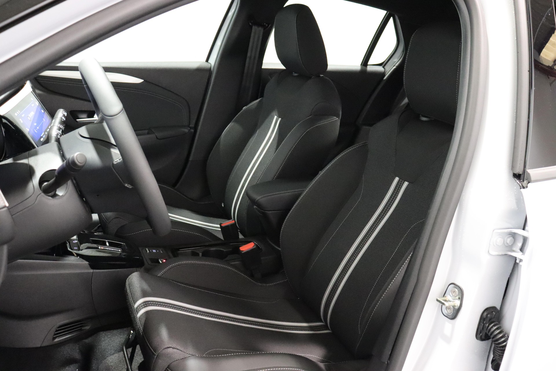OPEL Corsa 1.2 T Hybrid Viva-image-3