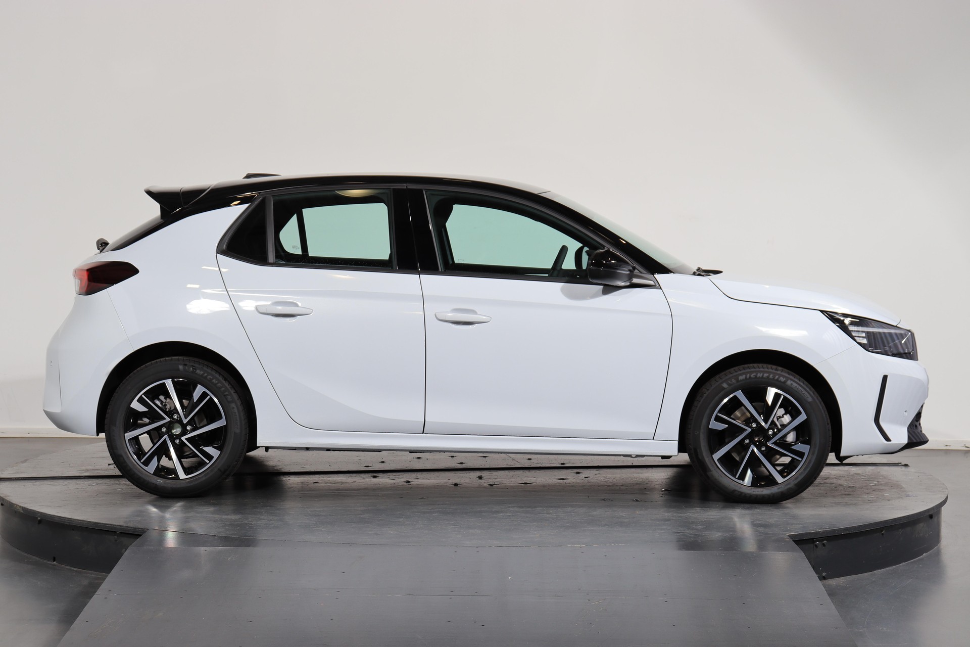 OPEL Corsa 1.2 T Hybrid Viva-image-1