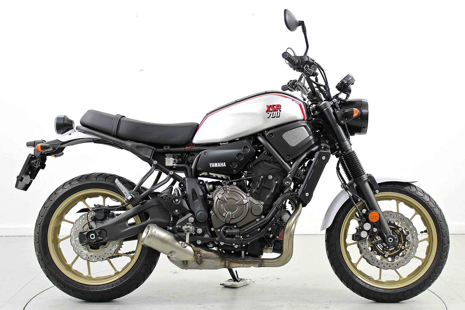 YAMAHA XSR 700-showroom-element-3