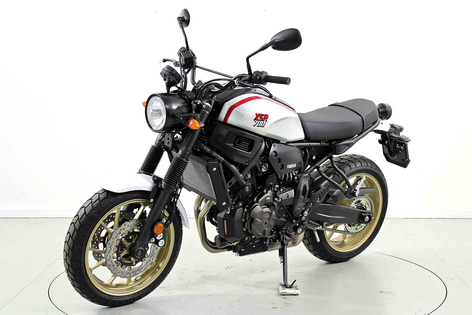 YAMAHA XSR 700-showroom-element-2