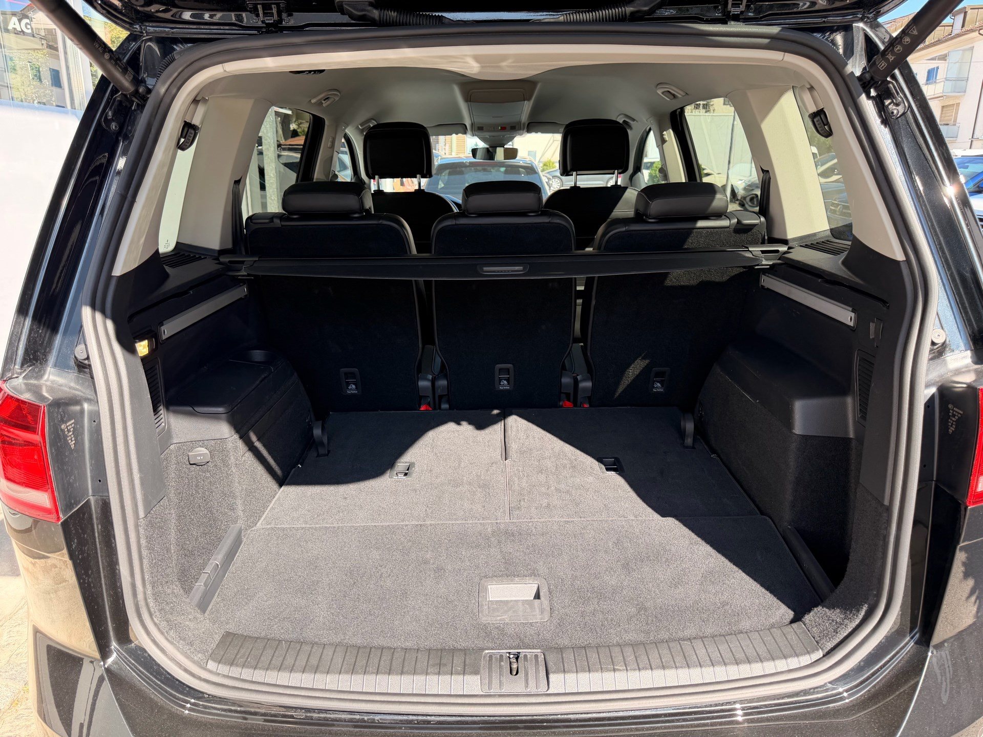 VW Touran 1.5 TSI 150PS GOAL *** FAMILIENAUTO MIT 4 JAHRE WERKSGARANTIE ***-image-28