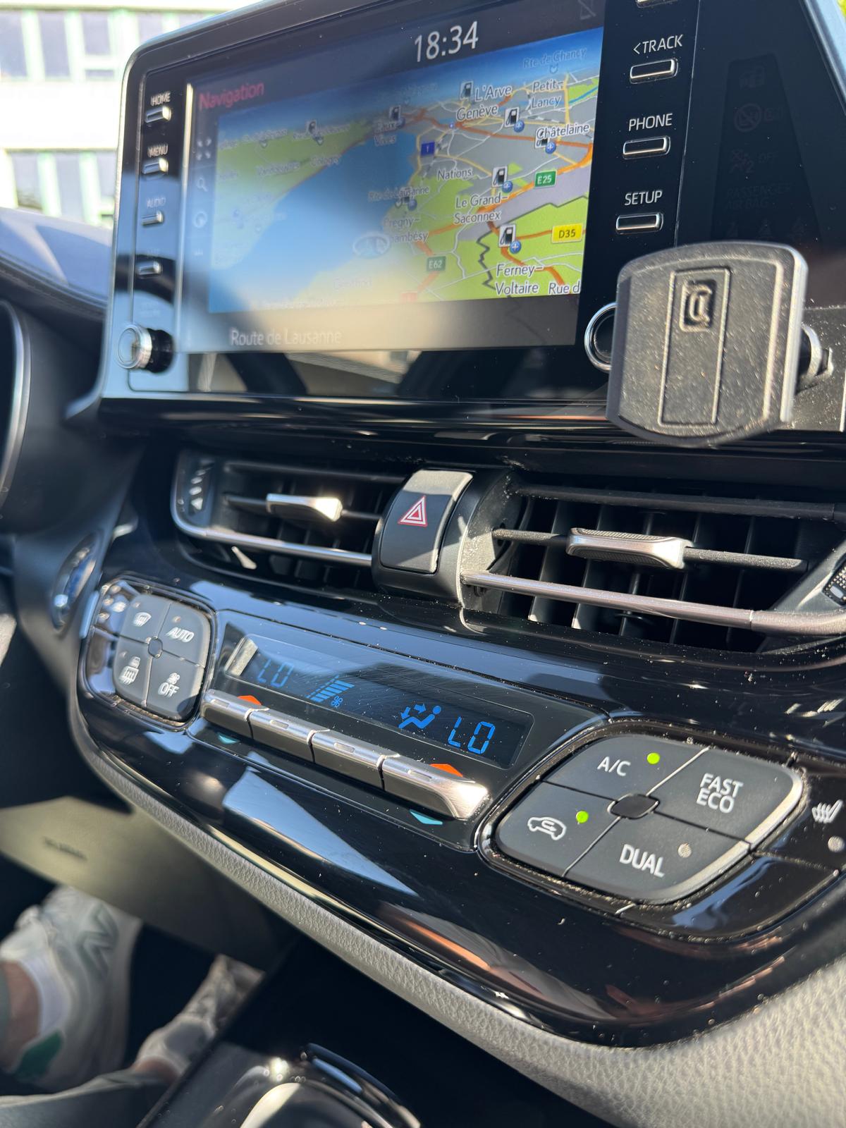 TOYOTA C-HR 1.8 HSD CVT Trend-image-24