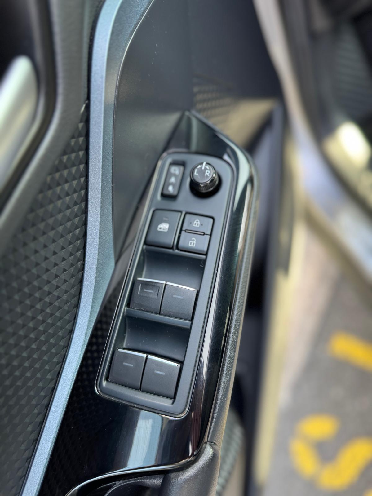 TOYOTA C-HR 1.8 HSD CVT Trend-image-12