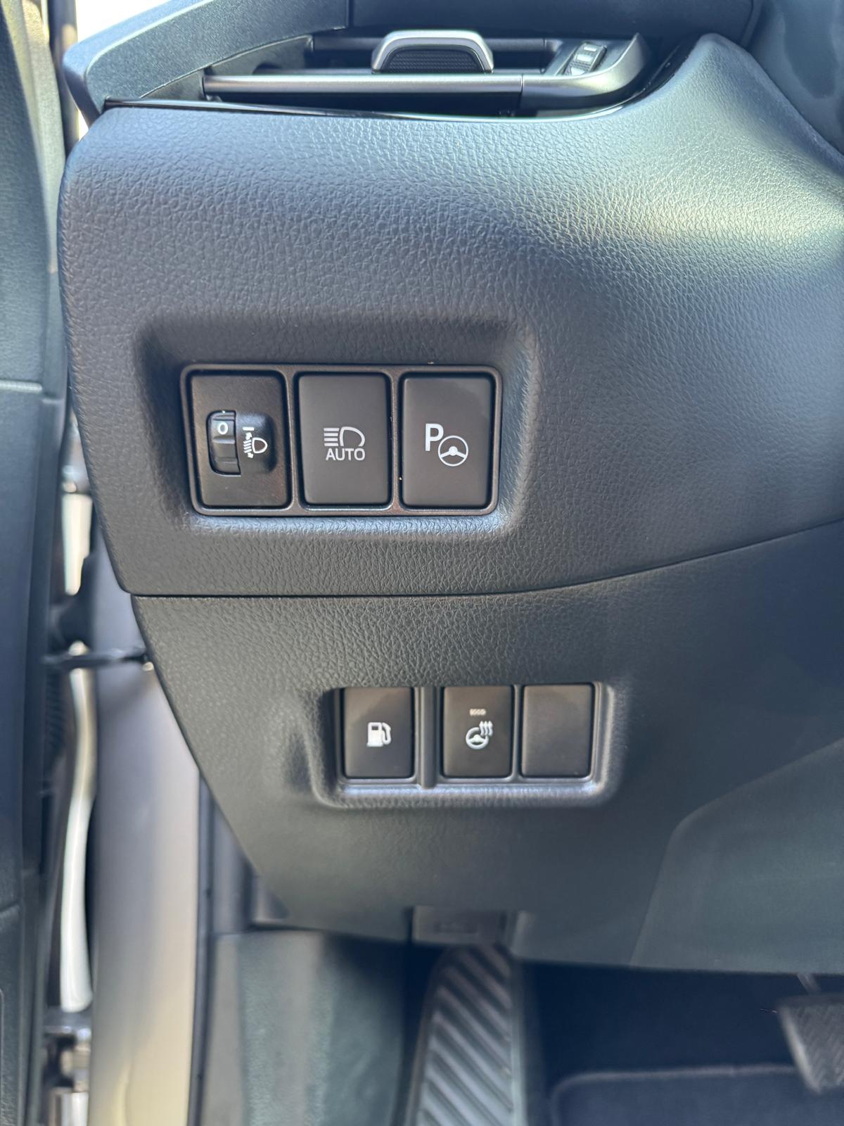 TOYOTA C-HR 1.8 HSD CVT Trend-image-17