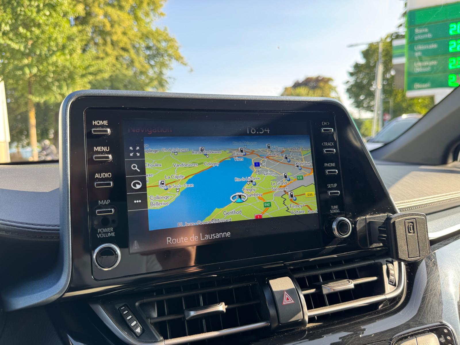 TOYOTA C-HR 1.8 HSD CVT Trend-image-23