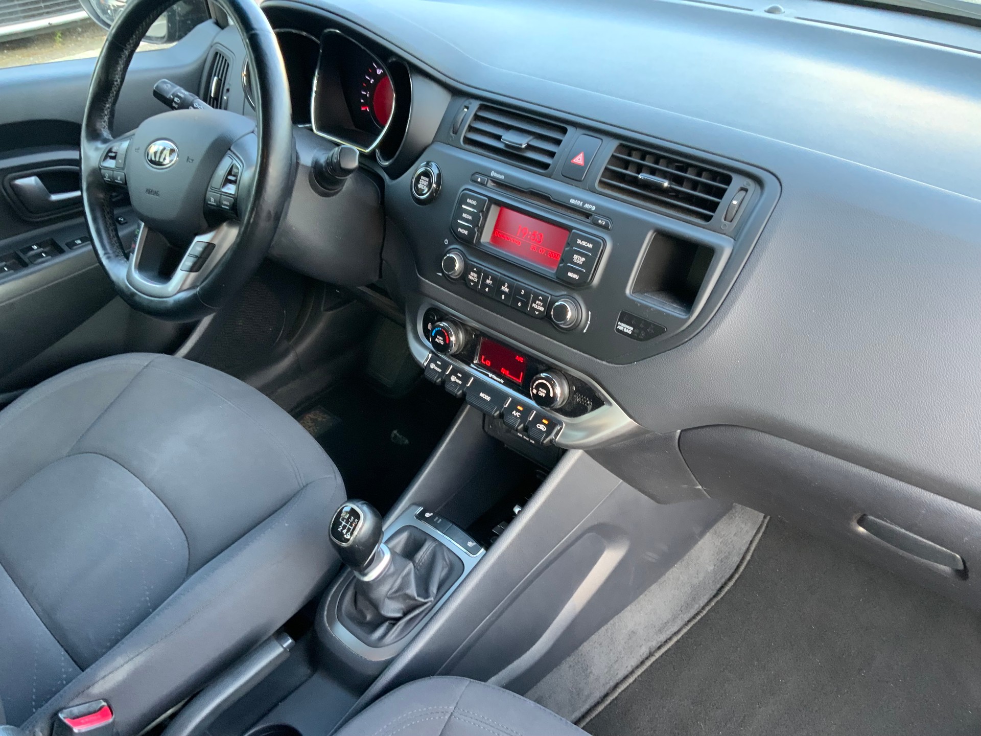 KIA Rio 1.4 CVVT Style-image-10