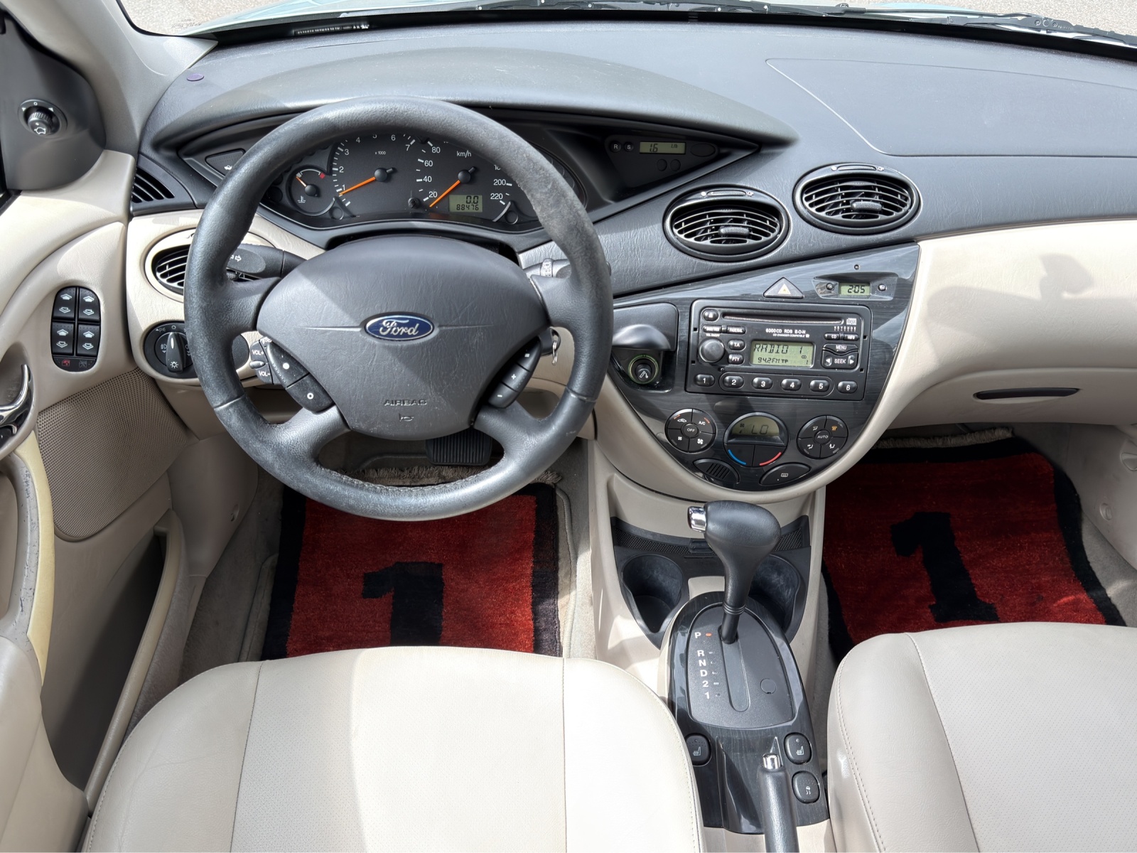 FORD Focus 2.0i 16V Ghia-image-12
