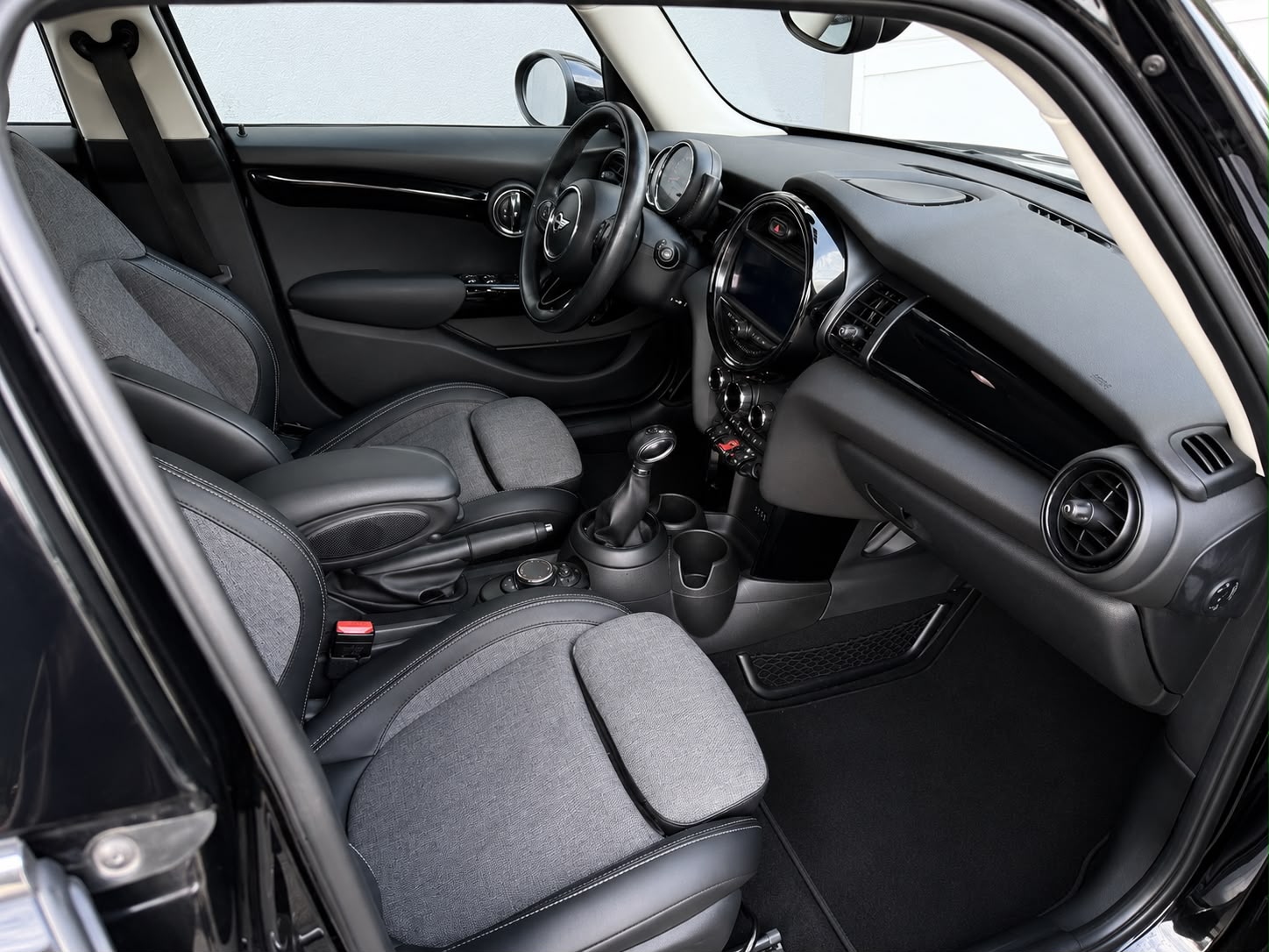 MINI Cooper Steptronic-image-12