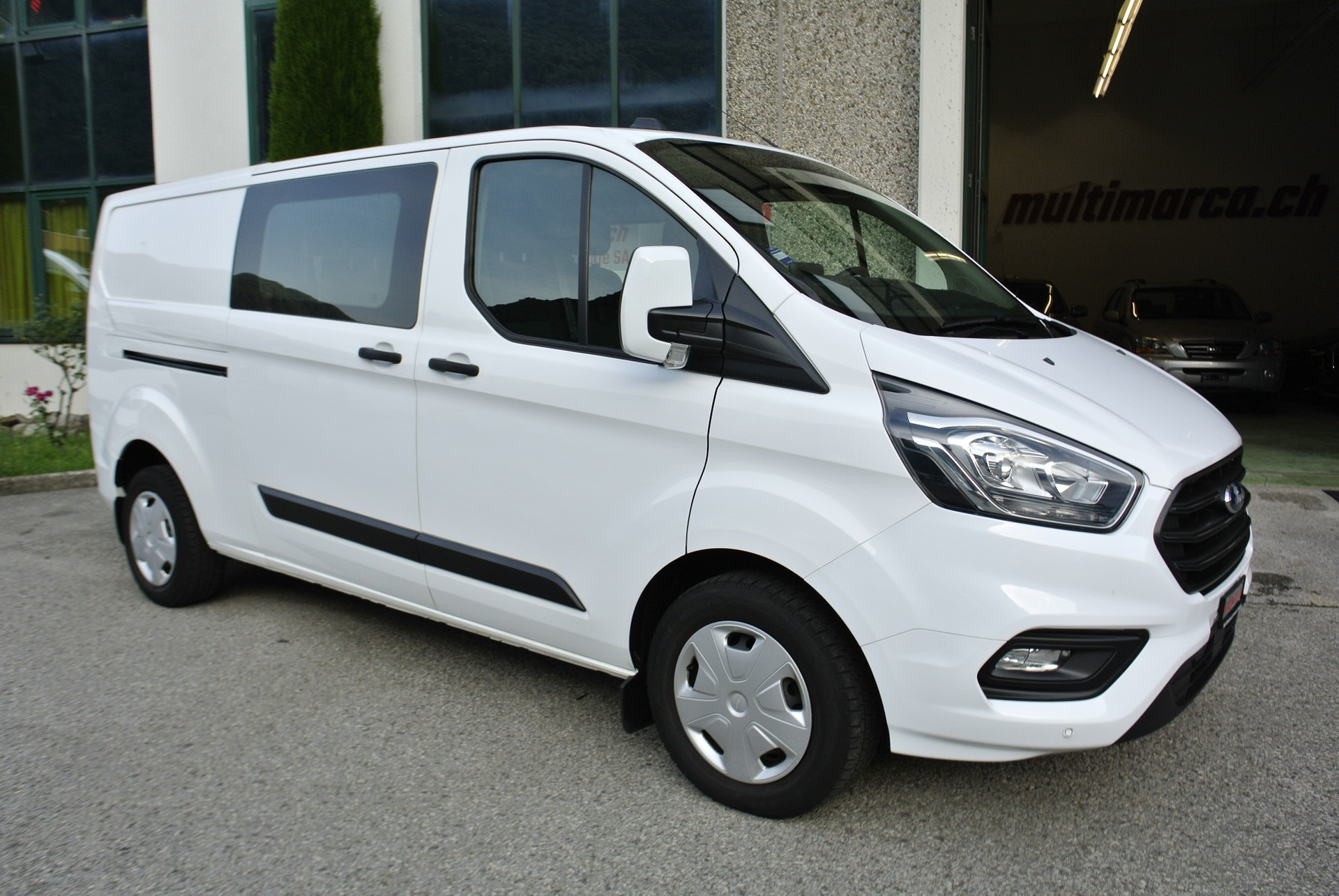 FORD Transit Custom Van 320 L2H1 DK Trend-image-4