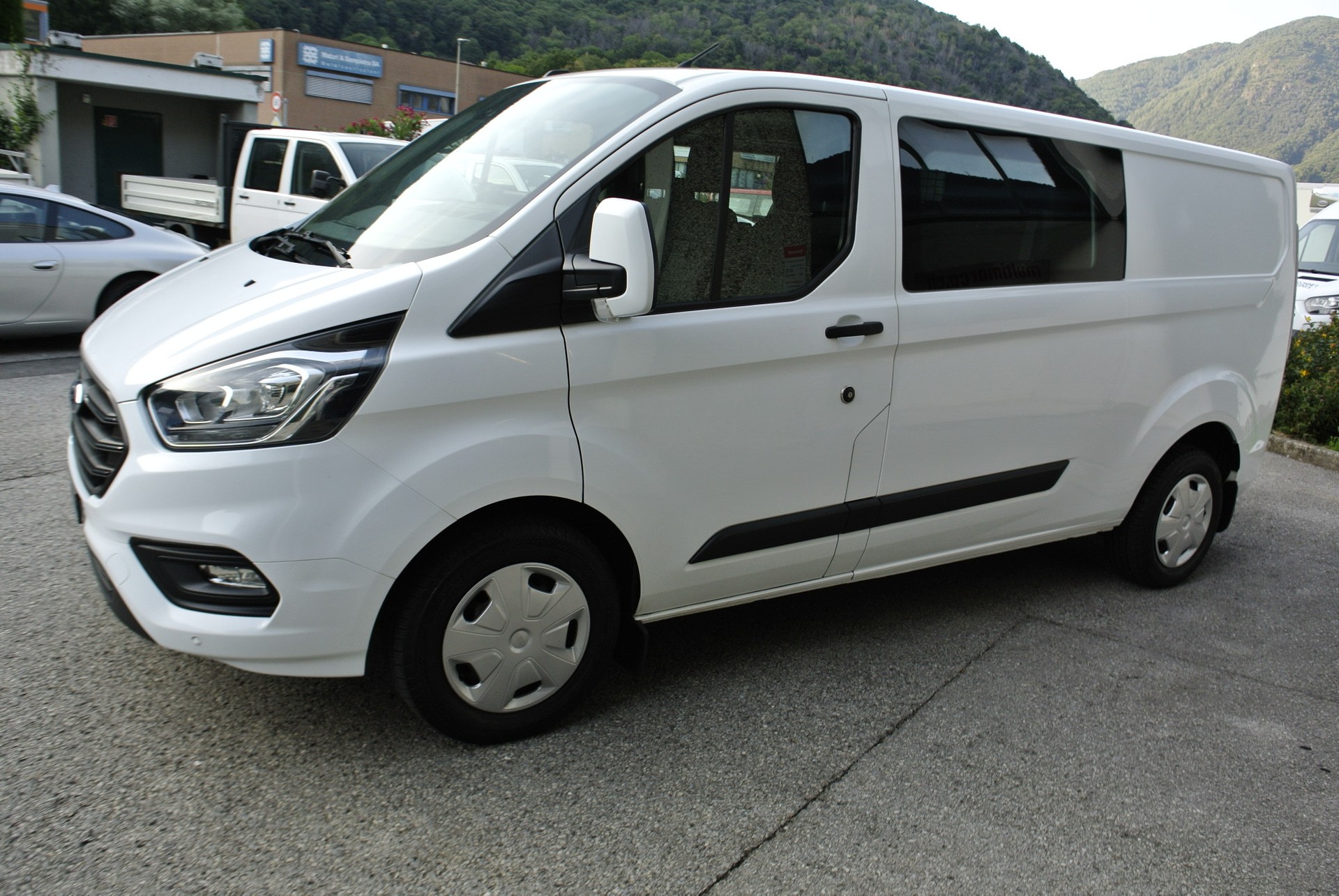 FORD Transit Custom Van 320 L2H1 DK Trend-image-12