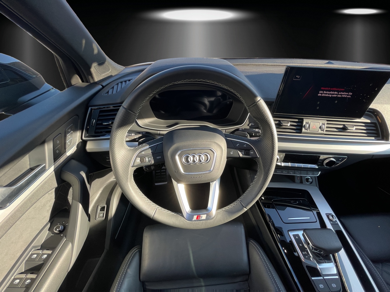 AUDI Q5 Sportback 45 TFSI S line quattro S-tronic-image-12