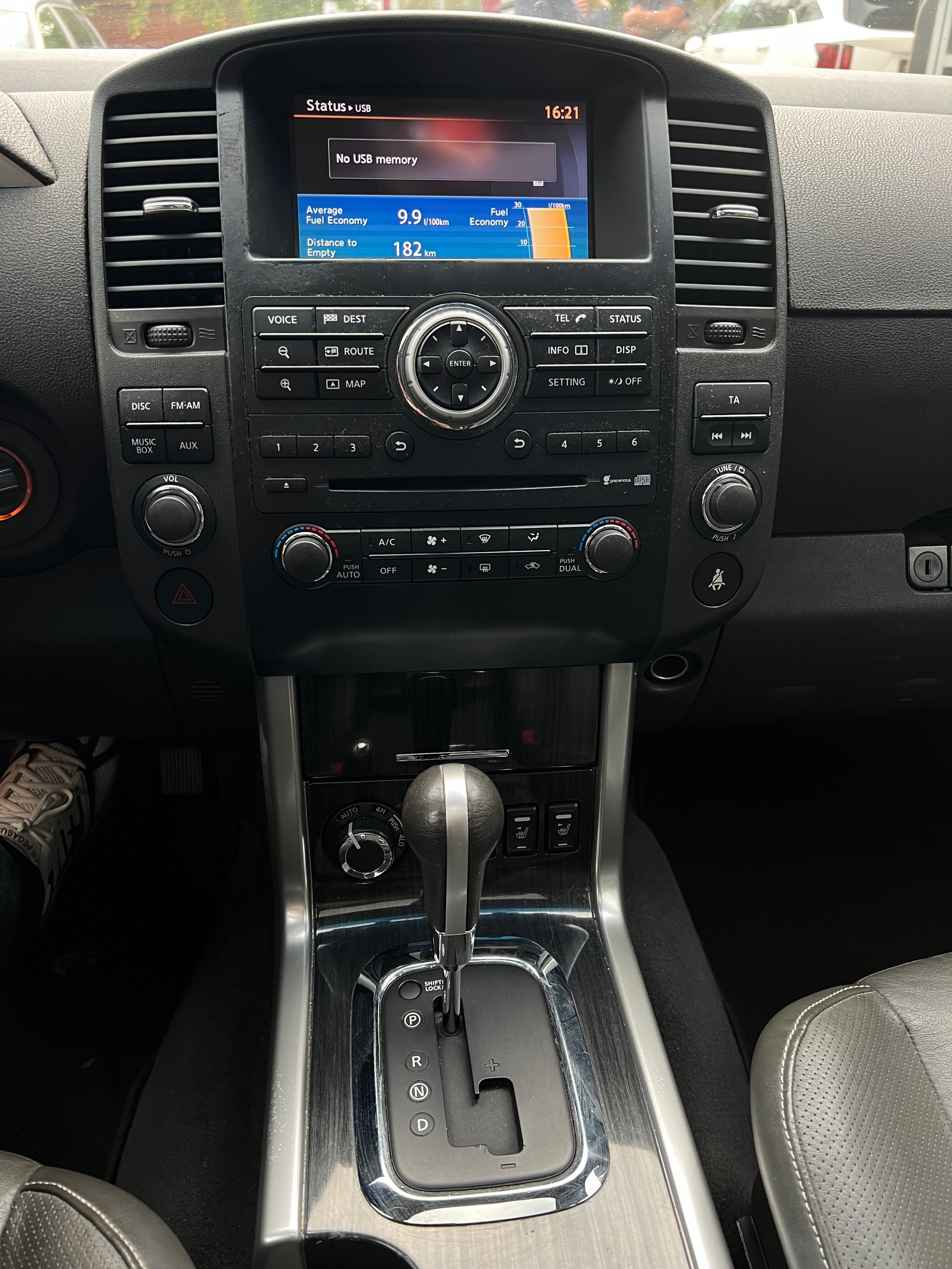 NISSAN Pathfinder 3.0 dCi LE Automatic-image-7