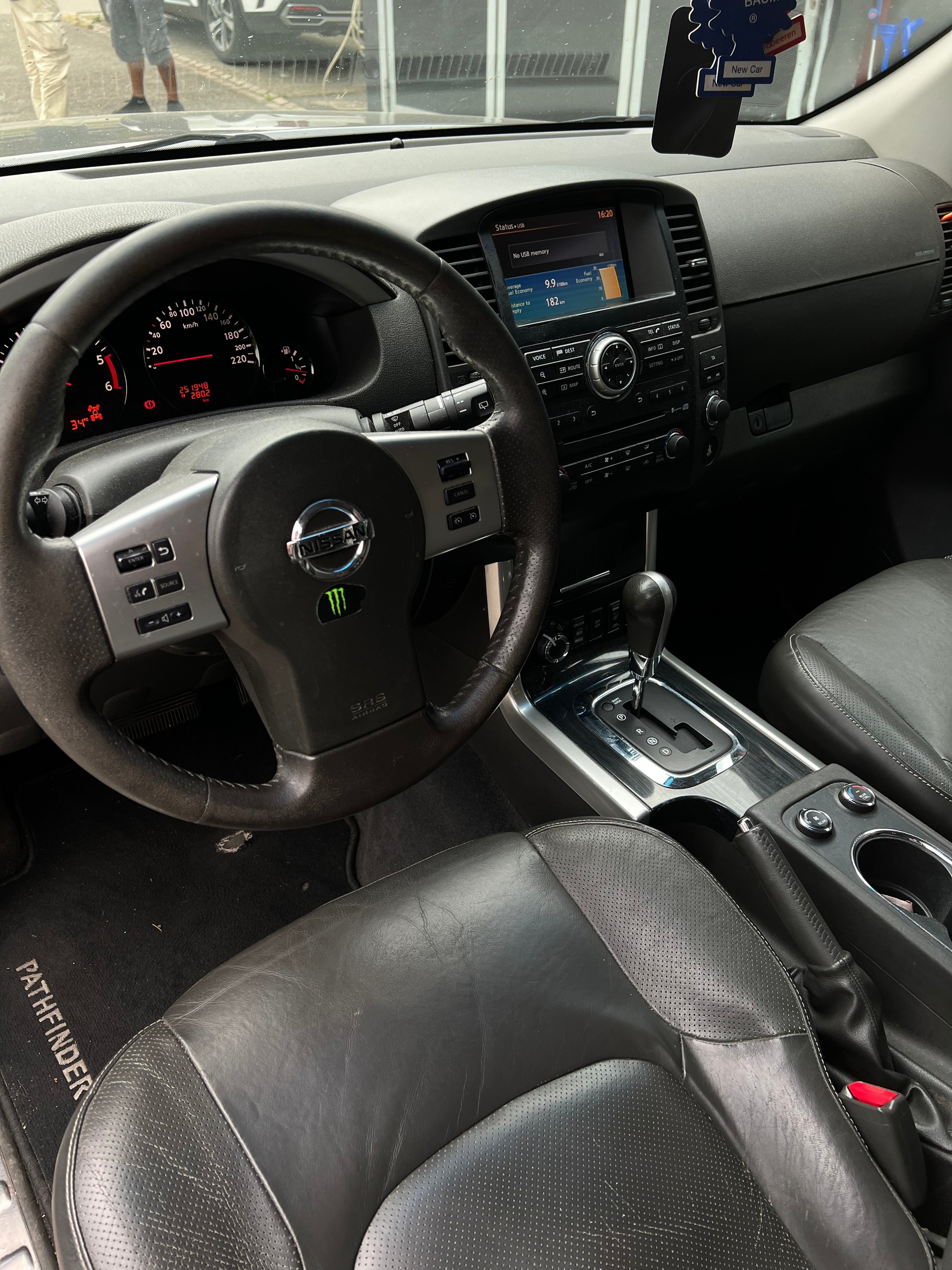 NISSAN Pathfinder 3.0 dCi LE Automatic-image-6