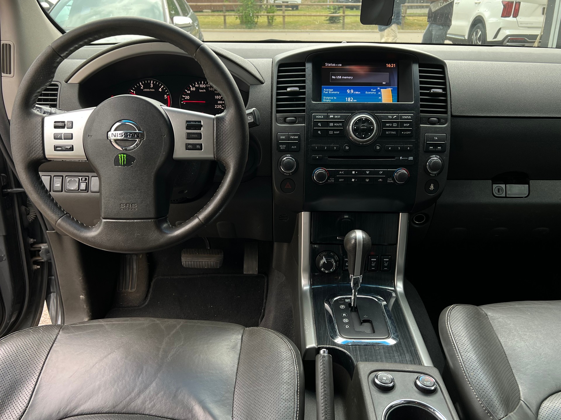 NISSAN Pathfinder 3.0 dCi LE Automatic-image-5