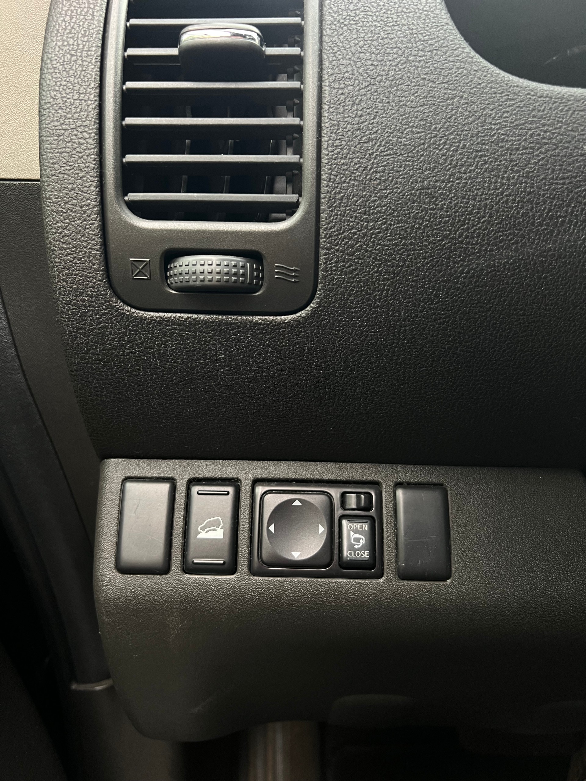 NISSAN Pathfinder 3.0 dCi LE Automatic-image-10