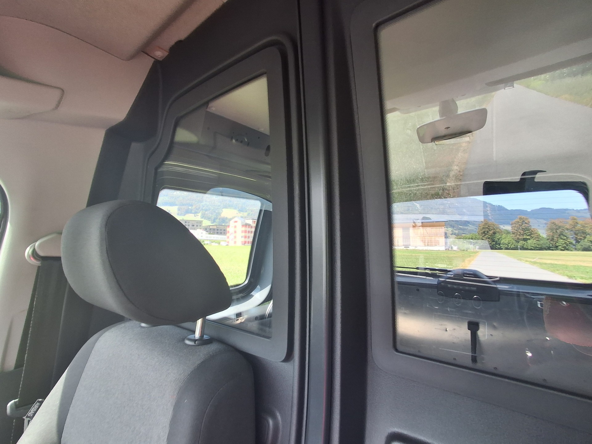 VW Caddy 2.0TDI BlueMotion Technology DSG-image-4