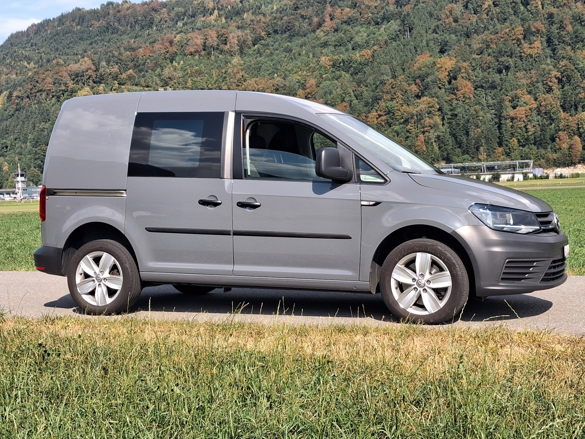 VW Caddy 2.0TDI BlueMotion Technology DSG-image-1