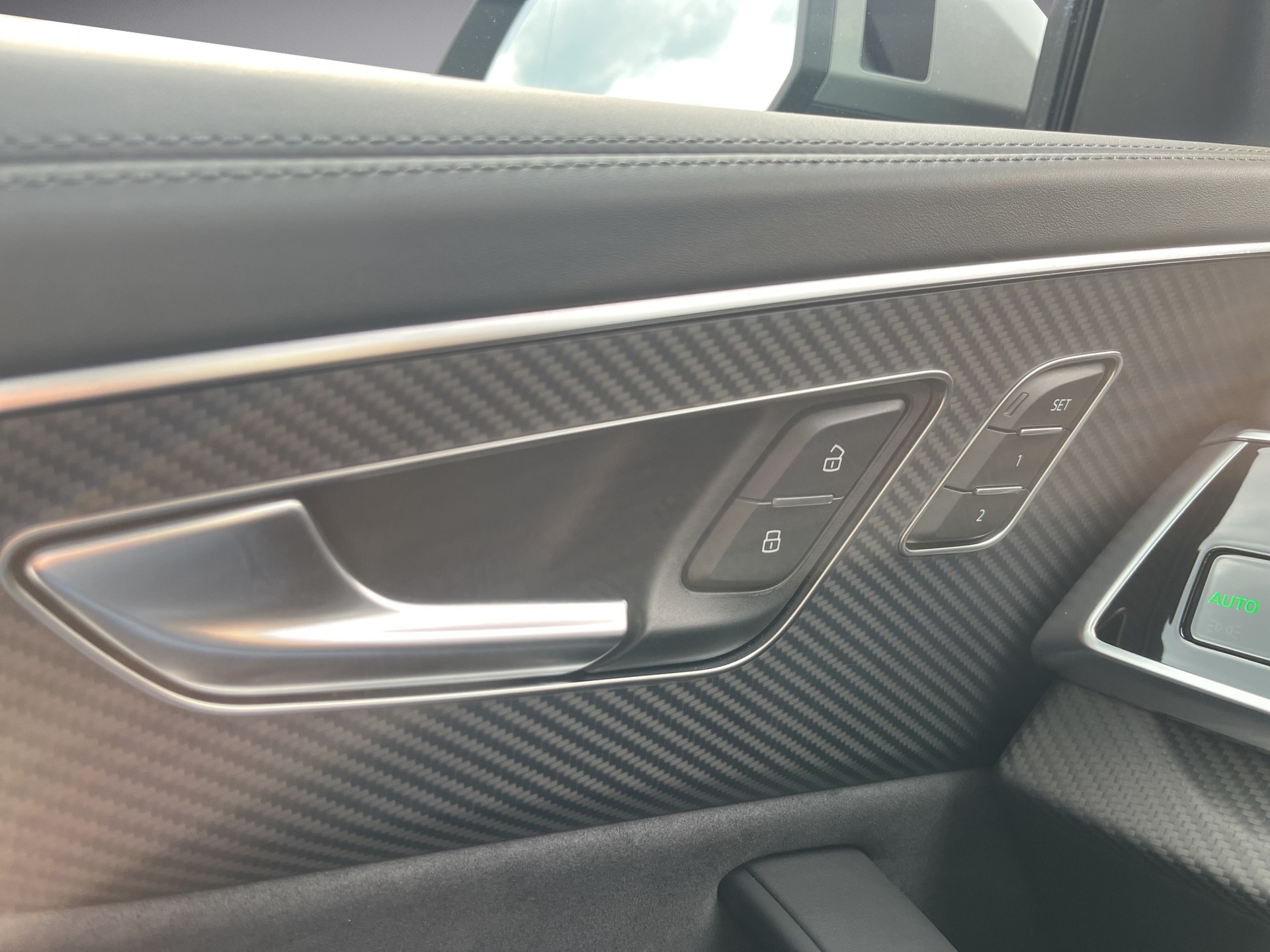 AUDI RSQ8 performance quattro*Panodach, Standheizung, AHK, Luftfederung, (5-Jahre Garantie)-image-17