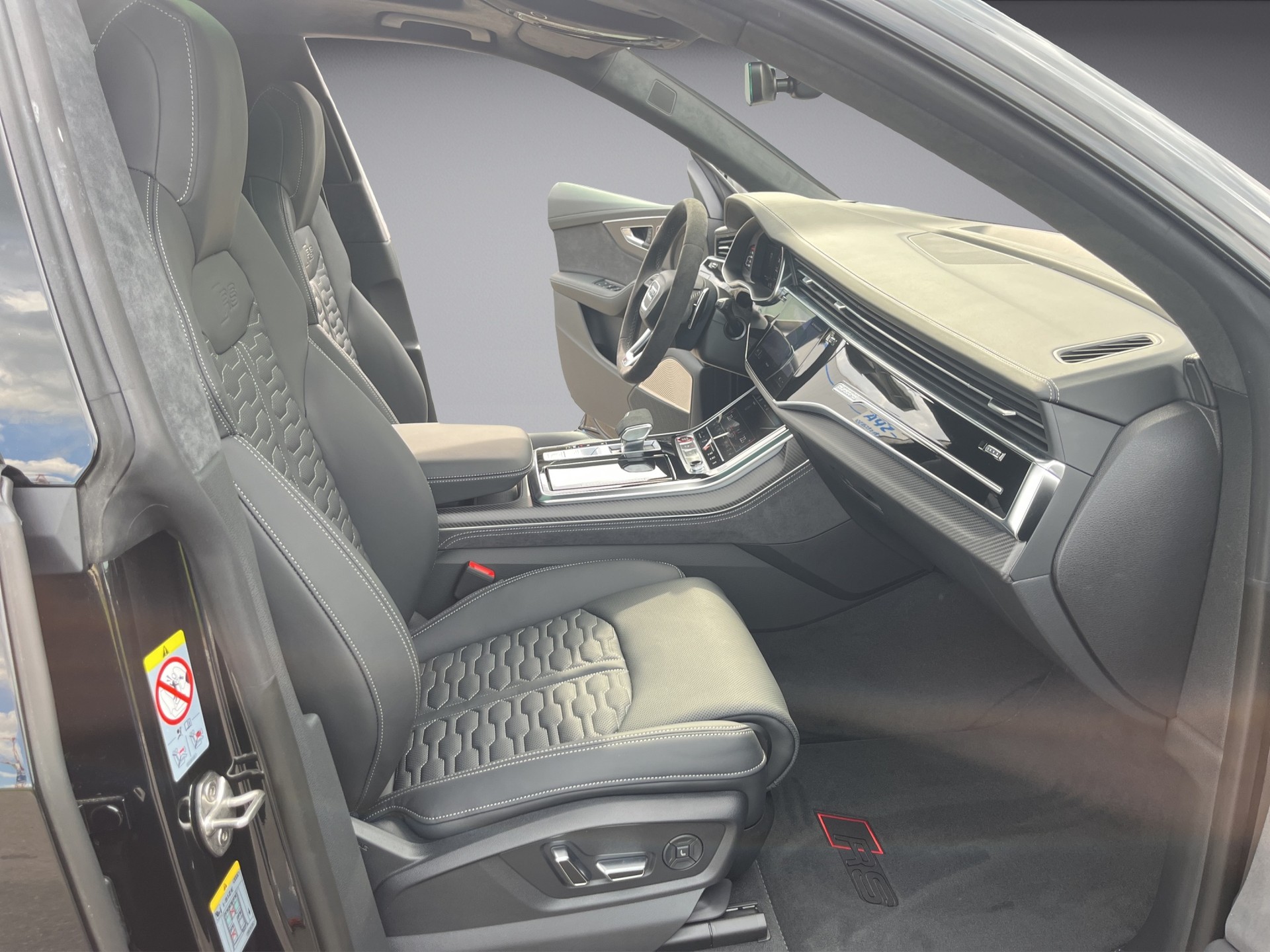 AUDI RSQ8 performance quattro*Panodach, Standheizung, AHK, Luftfederung, (5-Jahre Garantie)-image-16