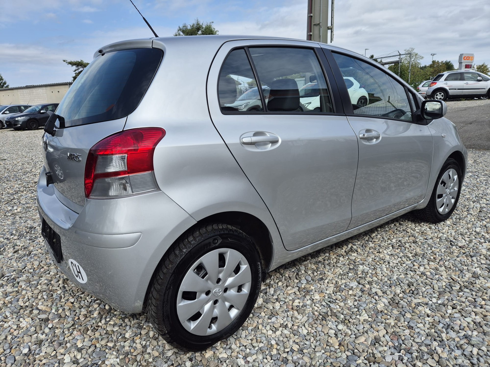 TOYOTA Yaris 1.33 Linea Luna-image-5