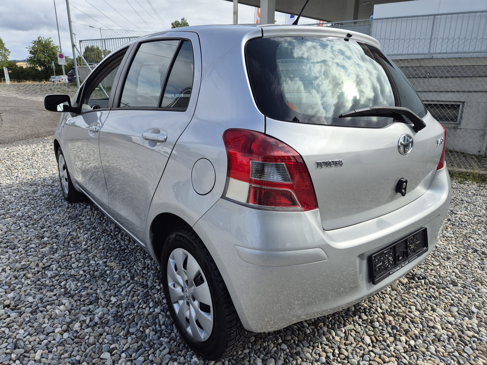 TOYOTA Yaris 1.33 Linea Luna-image-4