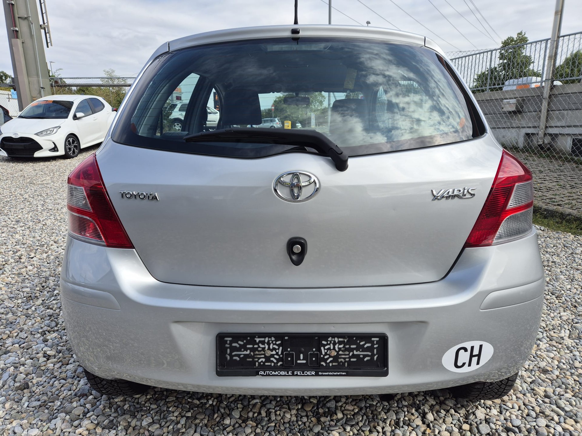 TOYOTA Yaris 1.33 Linea Luna-image-6