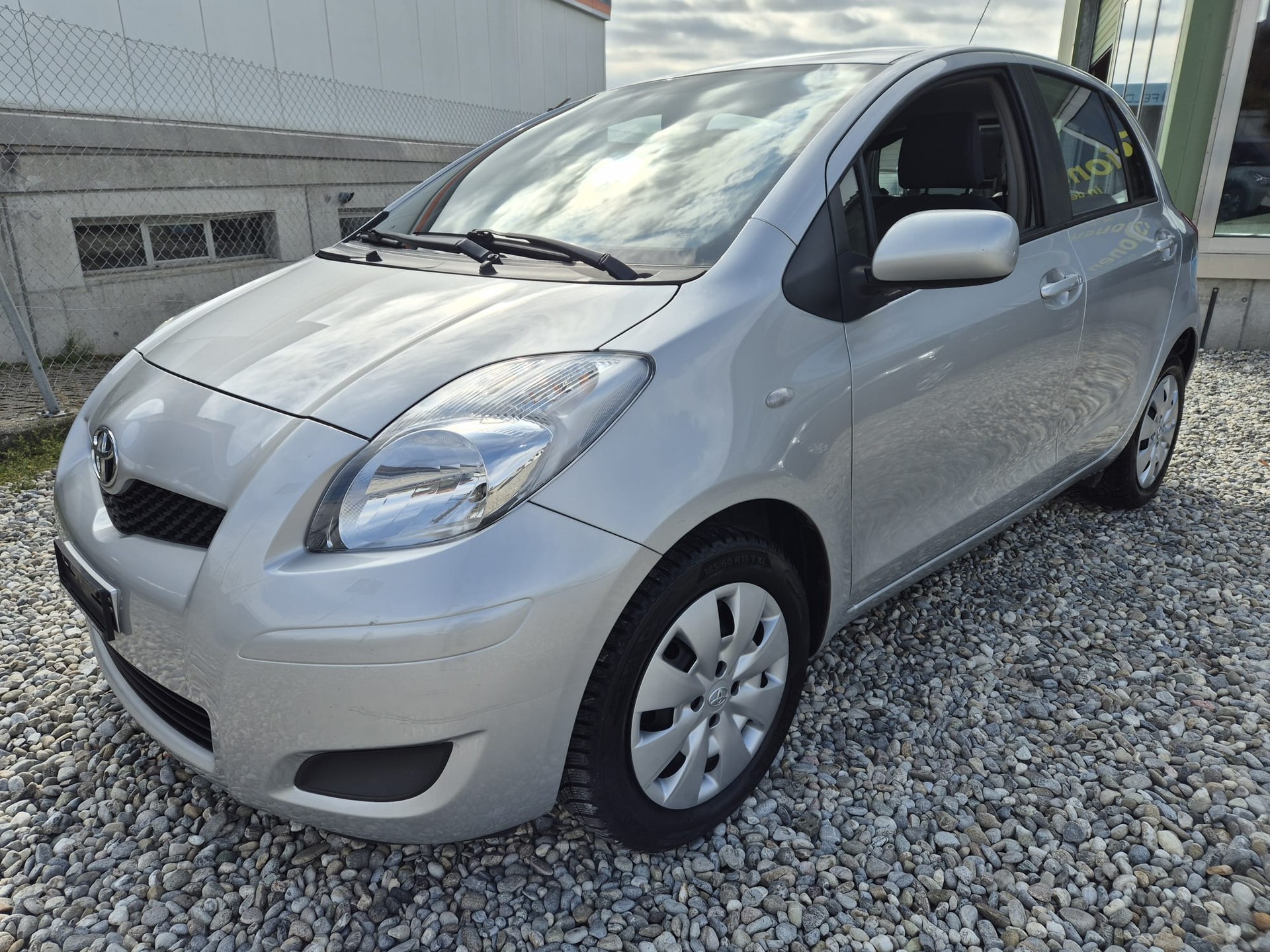 TOYOTA Yaris 1.33 Linea Luna-image-1