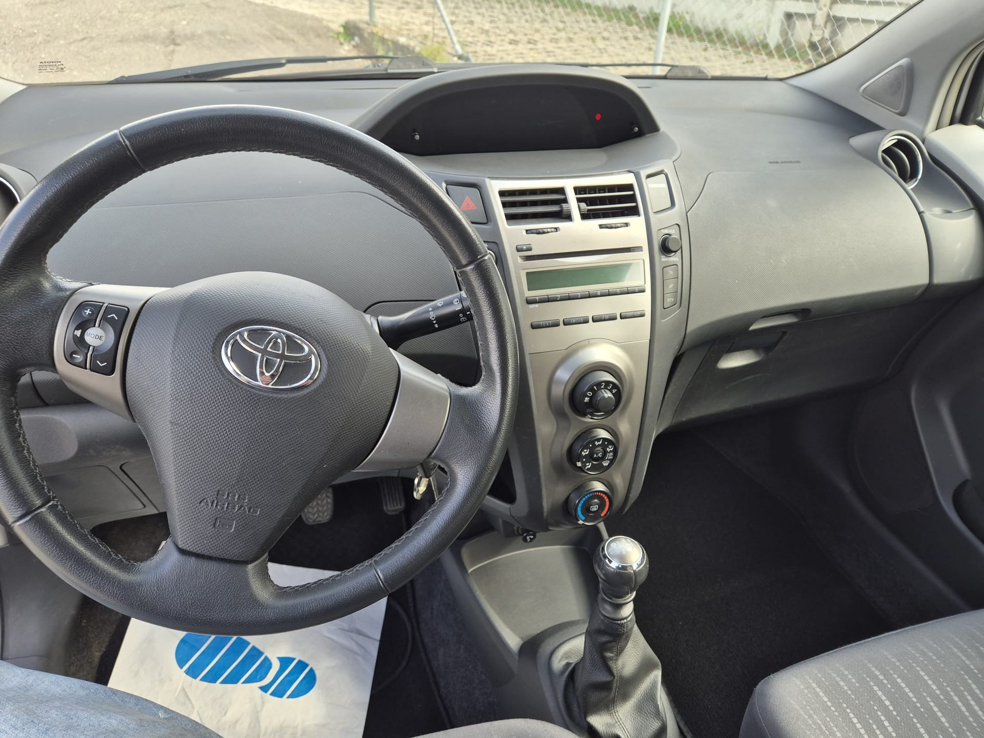 TOYOTA Yaris 1.33 Linea Luna-image-7