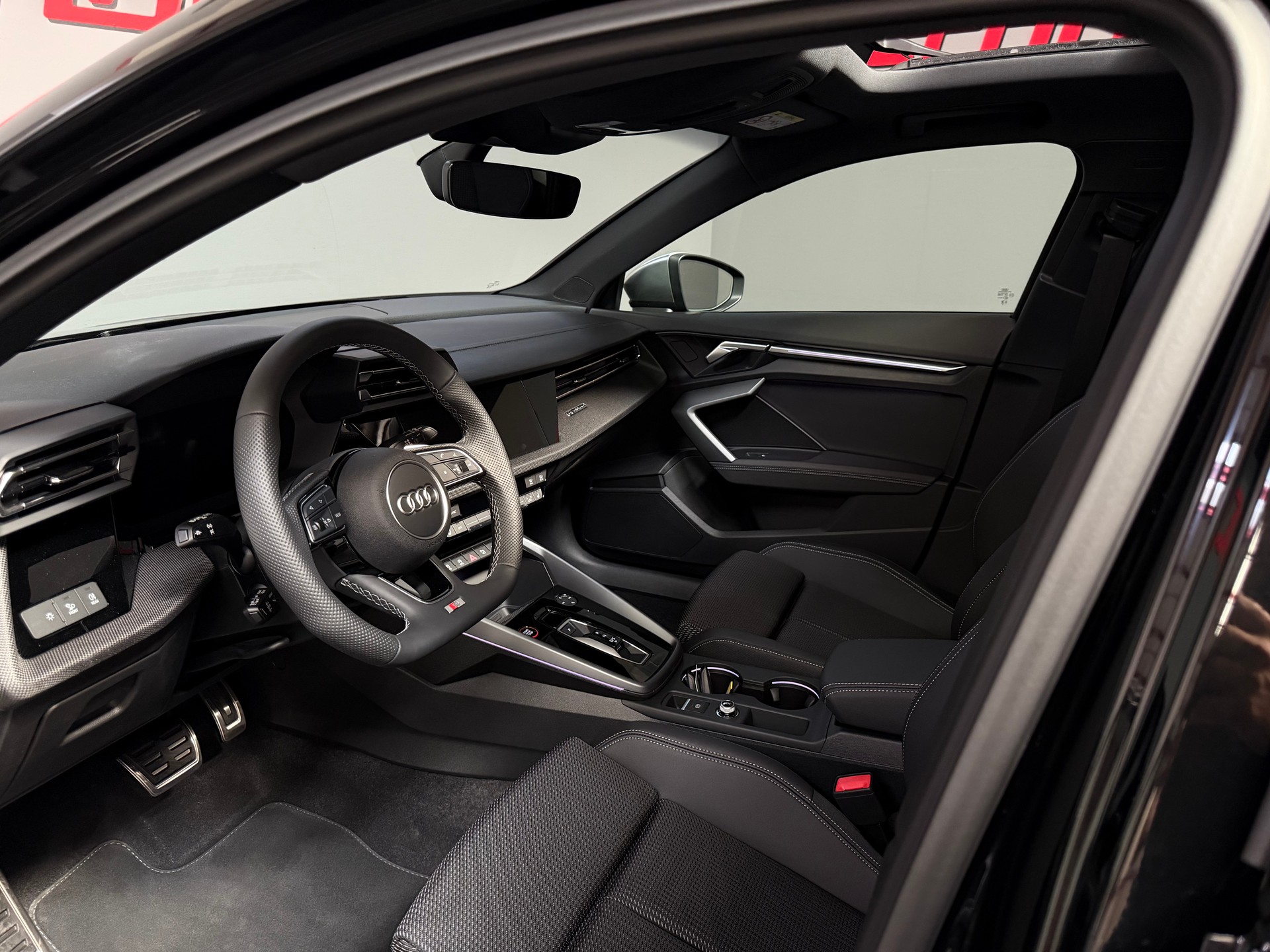 AUDI S3 Sportback TFSI quattro S-tronic-image-13