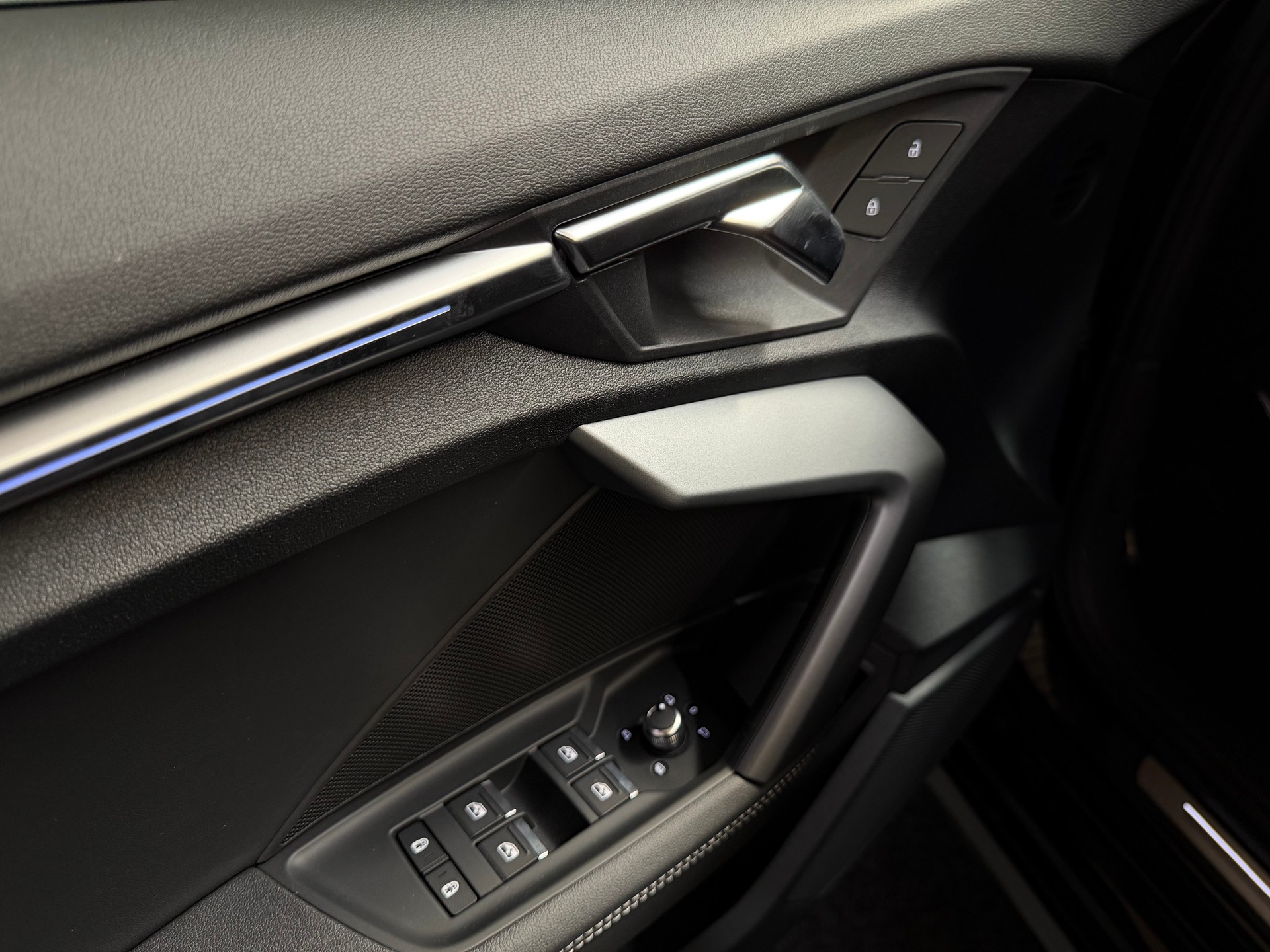 AUDI S3 Sportback TFSI quattro S-tronic-image-18