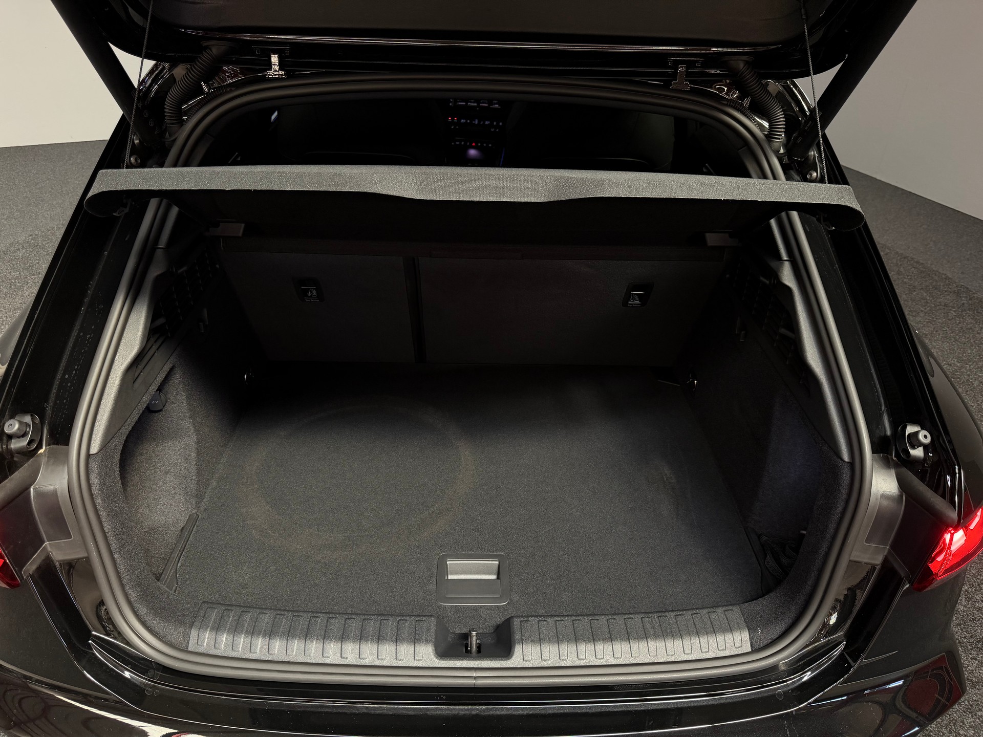 AUDI S3 Sportback TFSI quattro S-tronic-image-10